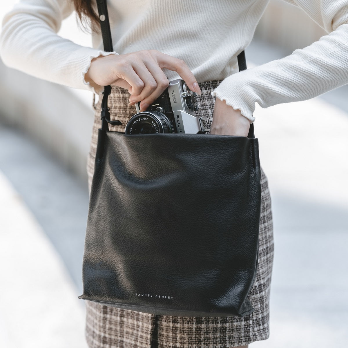 Stylish Poppy Leather Crossbody Bag for Women - Fashionable Vegan Leather Purse with Adjustable Strap, Perfect for Daily Use, Travel & Shopping