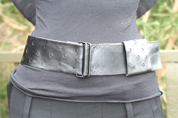 Stylish Black Circle Cutout Belt for Women - Fashion Accessory for Dresses, Jeans & Casual Outfits