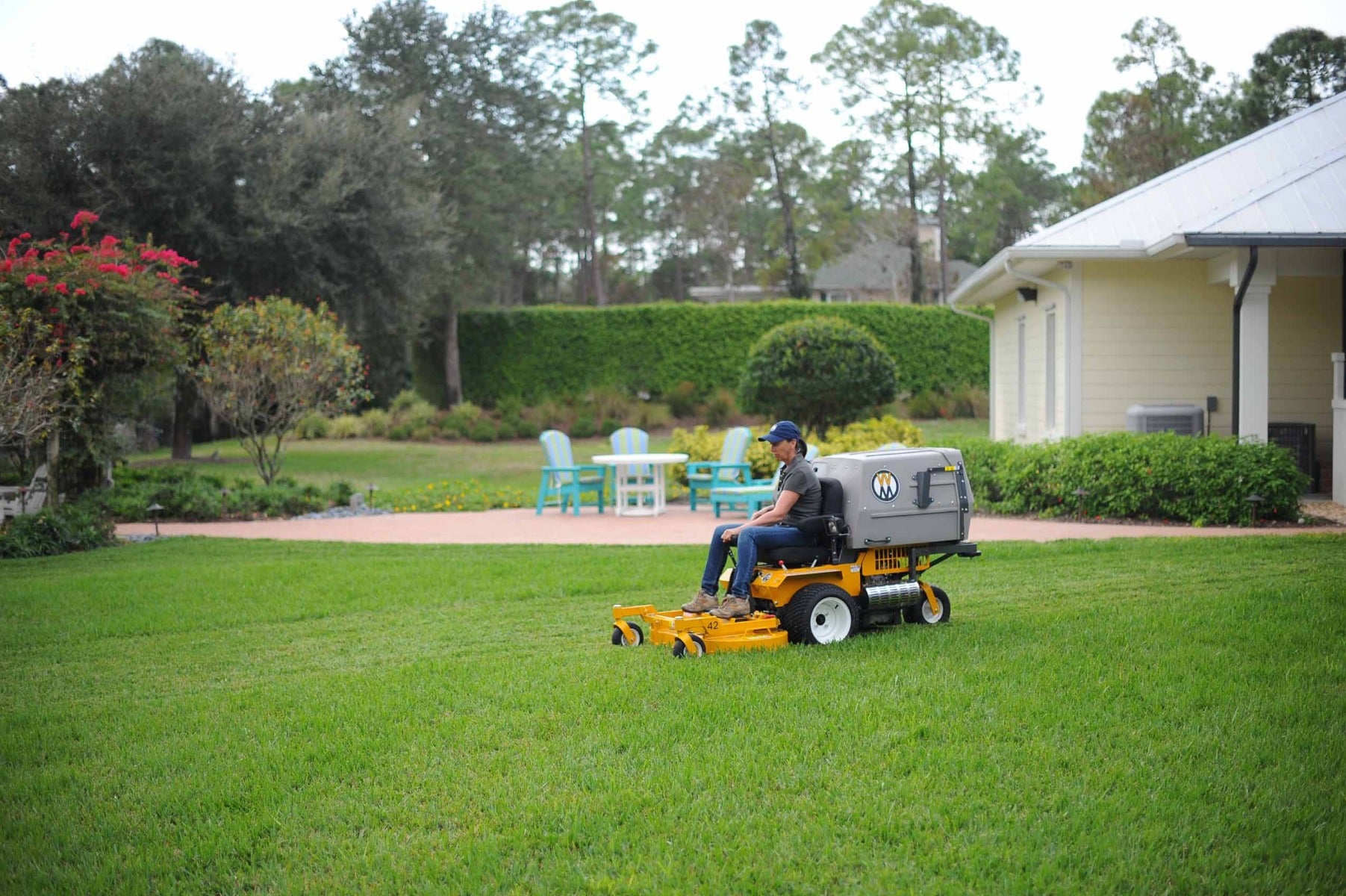Walker Mowers MC19i 19HP Gas EFI Commercial Lawn Mower - Perfect for Large Yards, Golf Courses & Professional Landscaping