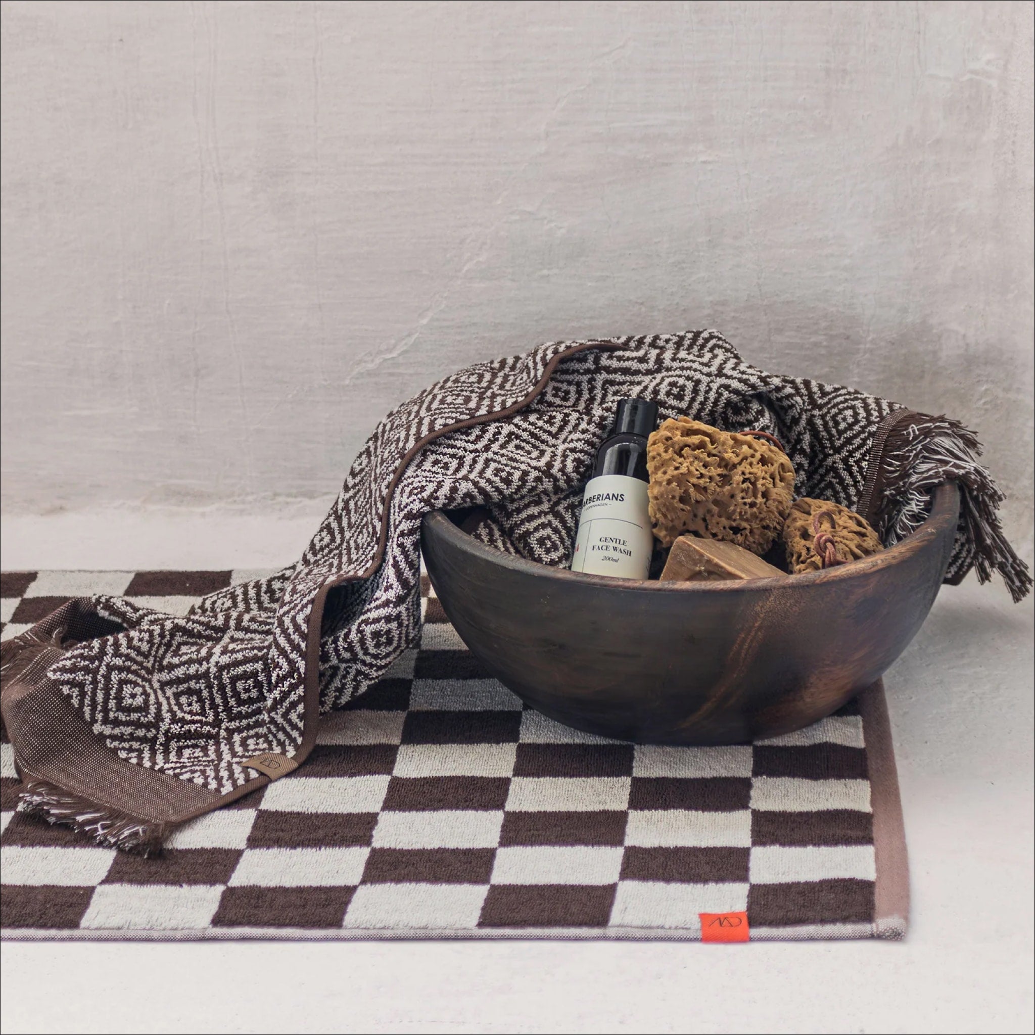 METTE DITMER Vintage Organic Cotton Bath Mat 50x80cm (20x32 Inches) - Soft Chocolate Brown Bathroom Rug for Shower, Tub & Vanity Area - Eco-Friendly Non-Slip Floor Mat