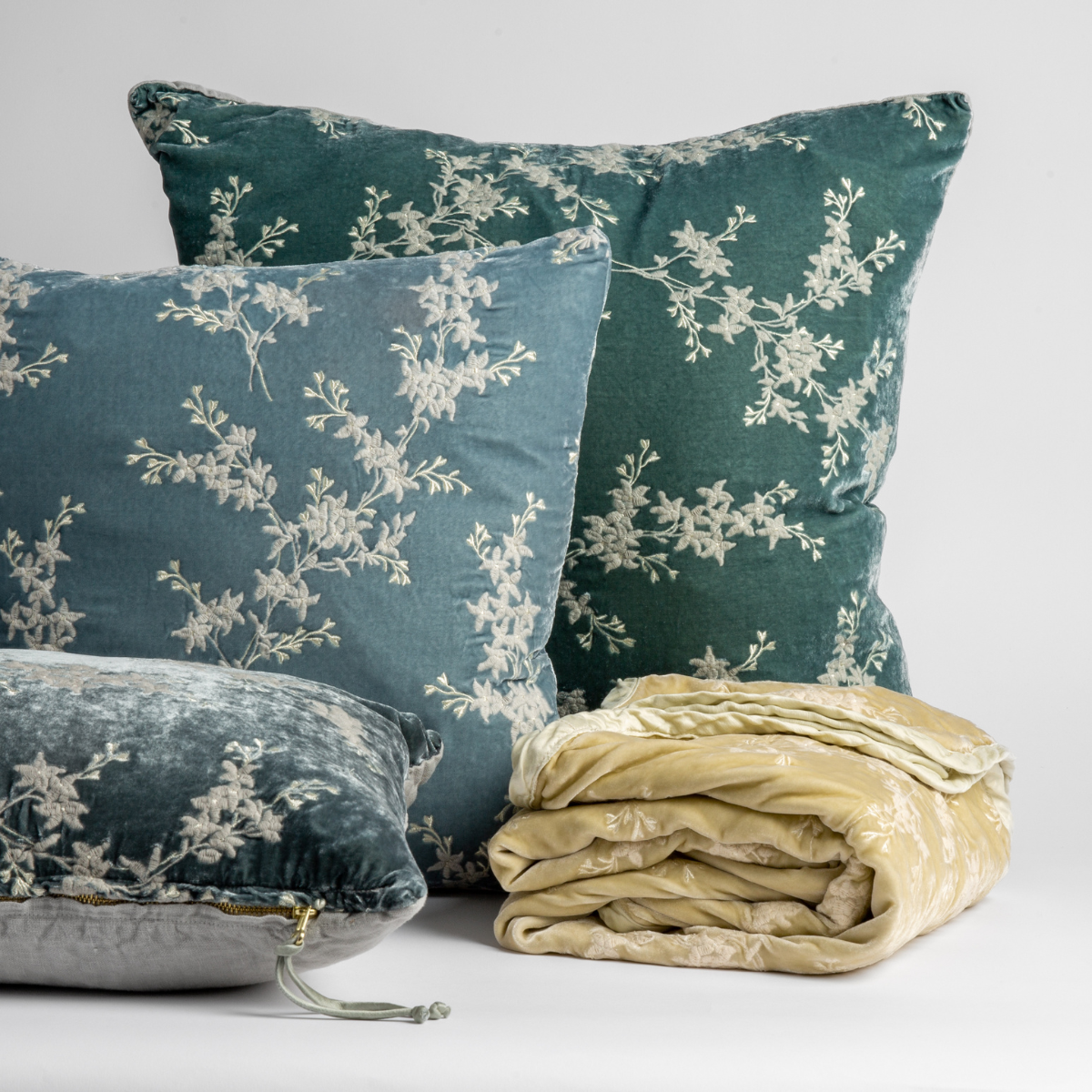 Lynette Throw Pillow - Soft Decorative Cushion for Sofa, Bed & Home Decor - Perfect for Living Room, Bedroom & Cozy Spaces
