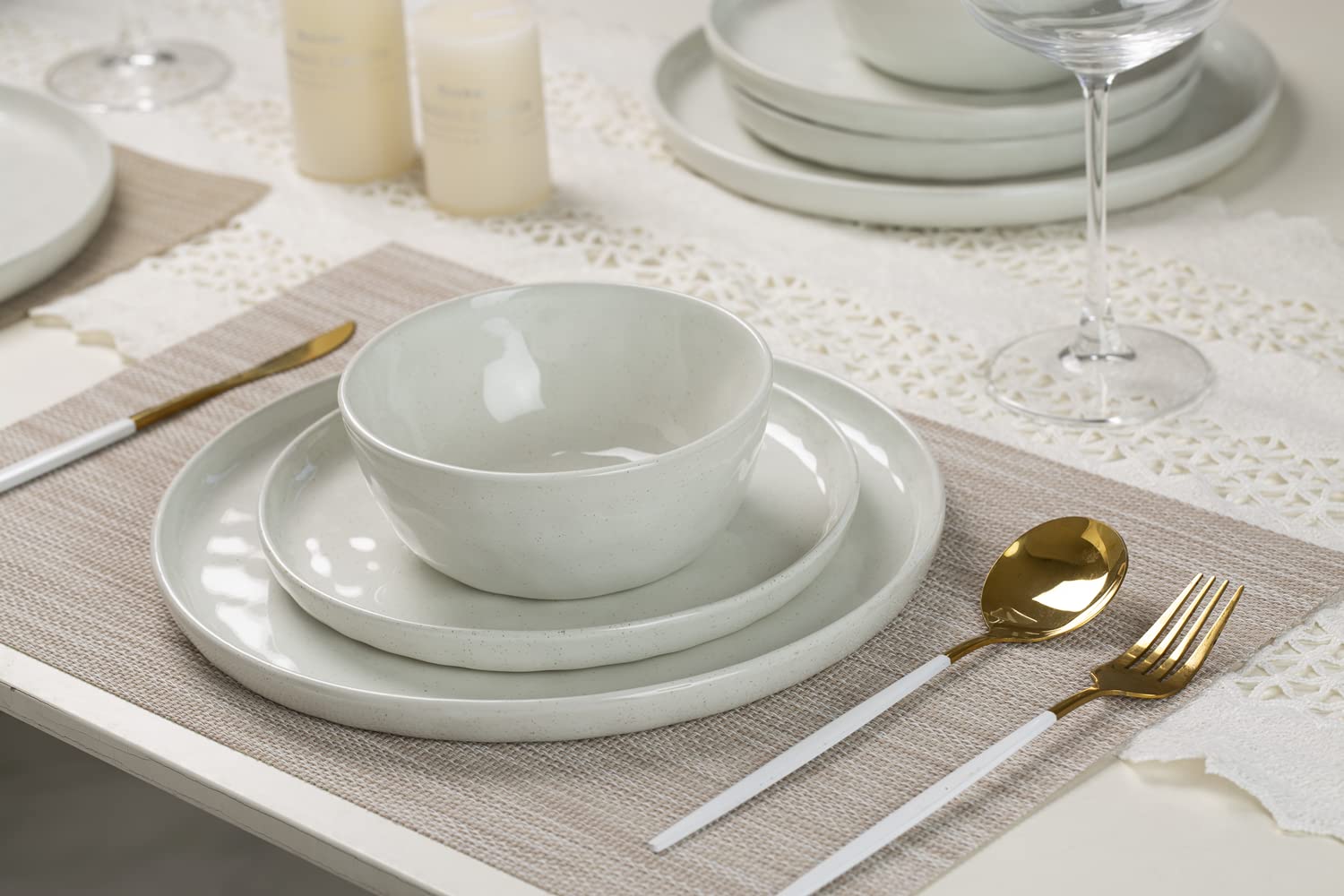 Famiware Mars 12-Piece Dinnerware Set - Plates & Bowls for 4, White Porcelain Tableware | Perfect for Family Dinners, Parties & Everyday Use