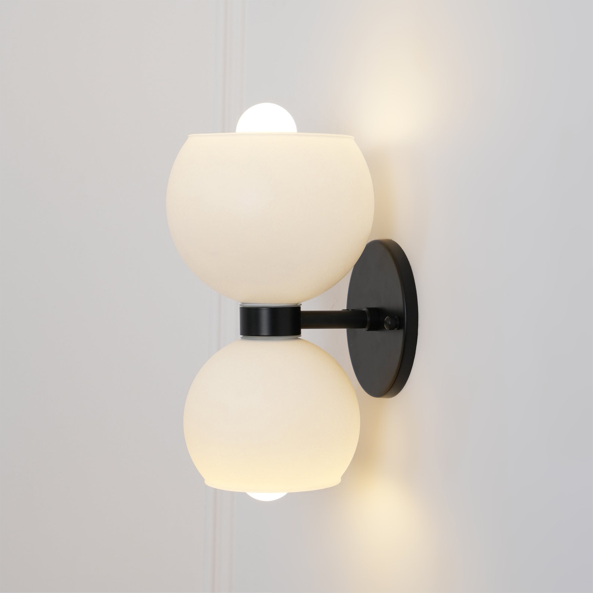Betty Sconce Wall Light - Modern Brass Wall Sconce with Adjustable Arm for Bedroom, Living Room & Hallway Lighting