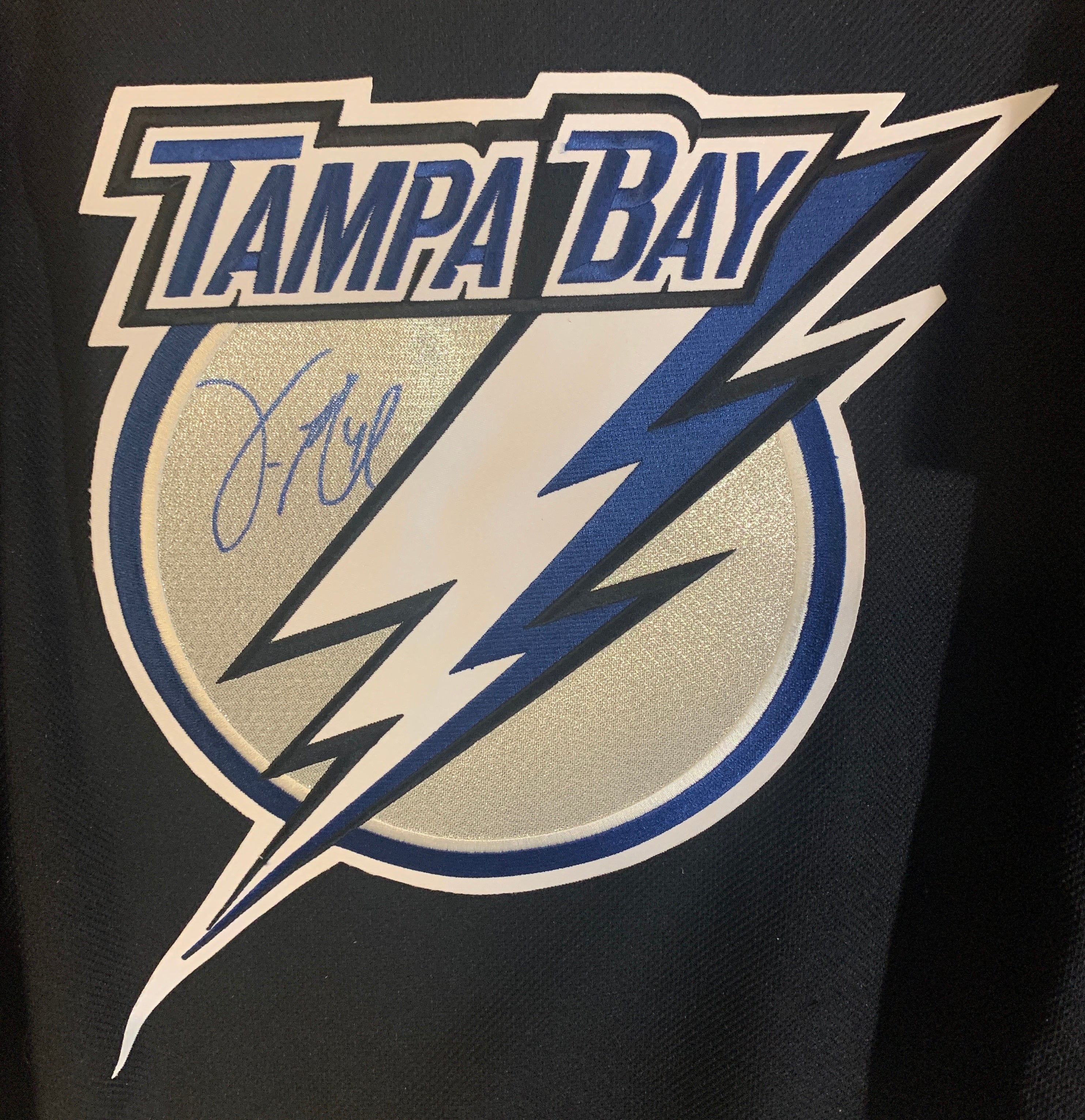 Authentic Signed Tampa Bay Lightning Vincent Lecavalier Hockey Jersey - Collectible NHL Memorabilia for Fans & Sports Enthusiasts - Perfect for Display, Gifting, and Game Day