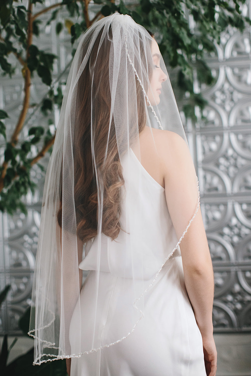 Kylie Crystal & Pearl Veil - Elegant Bridal Hair Accessory for Weddings, Prom, and Special Occasions | Shimmering Rhinestone & Pearl Hairpiece for Women