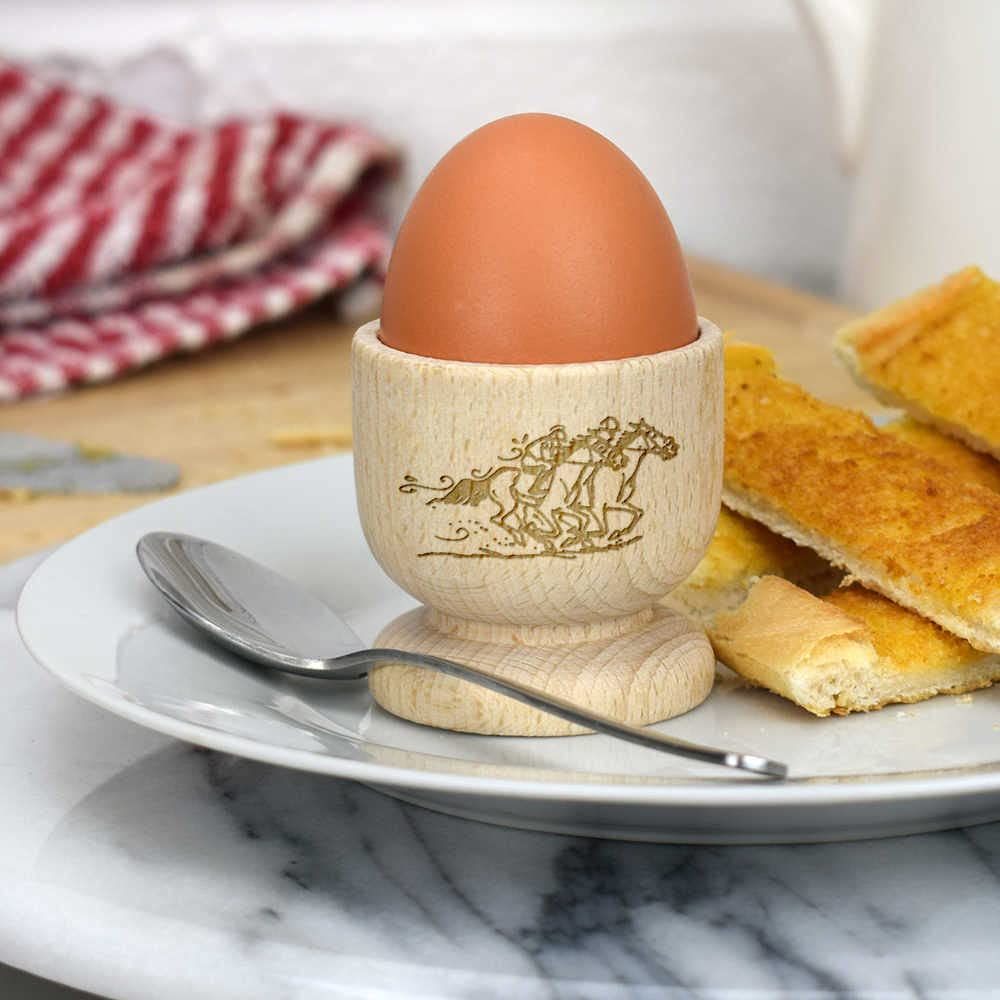 Azeeda Wooden Egg Cup - Handcrafted Horse Racing Design - Perfect for Breakfast, Easter Decor & Kitchen Gifts (EC00018926)