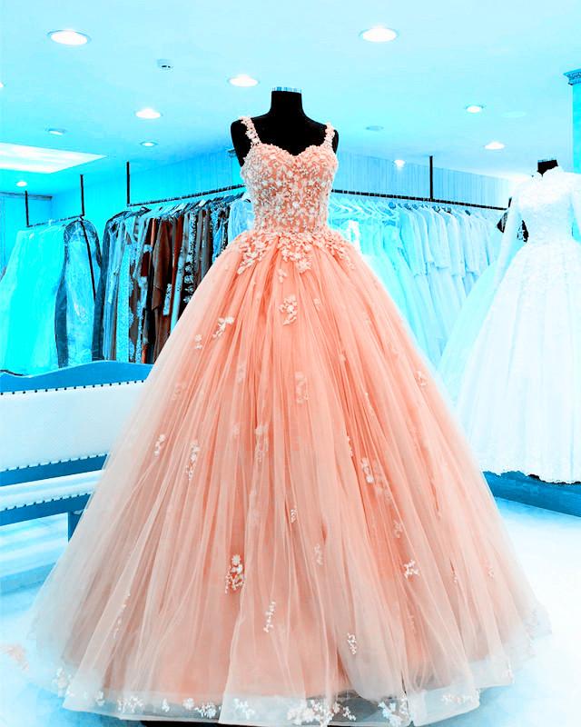 Elegant Beaded Lace Sweetheart Ball Gown Quinceanera Dress for Prom, Wedding & Special Occasions | Perfect for Sweet 16, Debutante & Formal Events