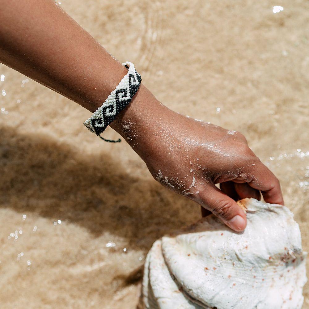 4ocean Deep Sea Beaded Bracelet for Women & Men - Eco-Friendly Ocean Plastic Jewelry - Perfect for Beach Lovers, Surfers & Environmental Activists
