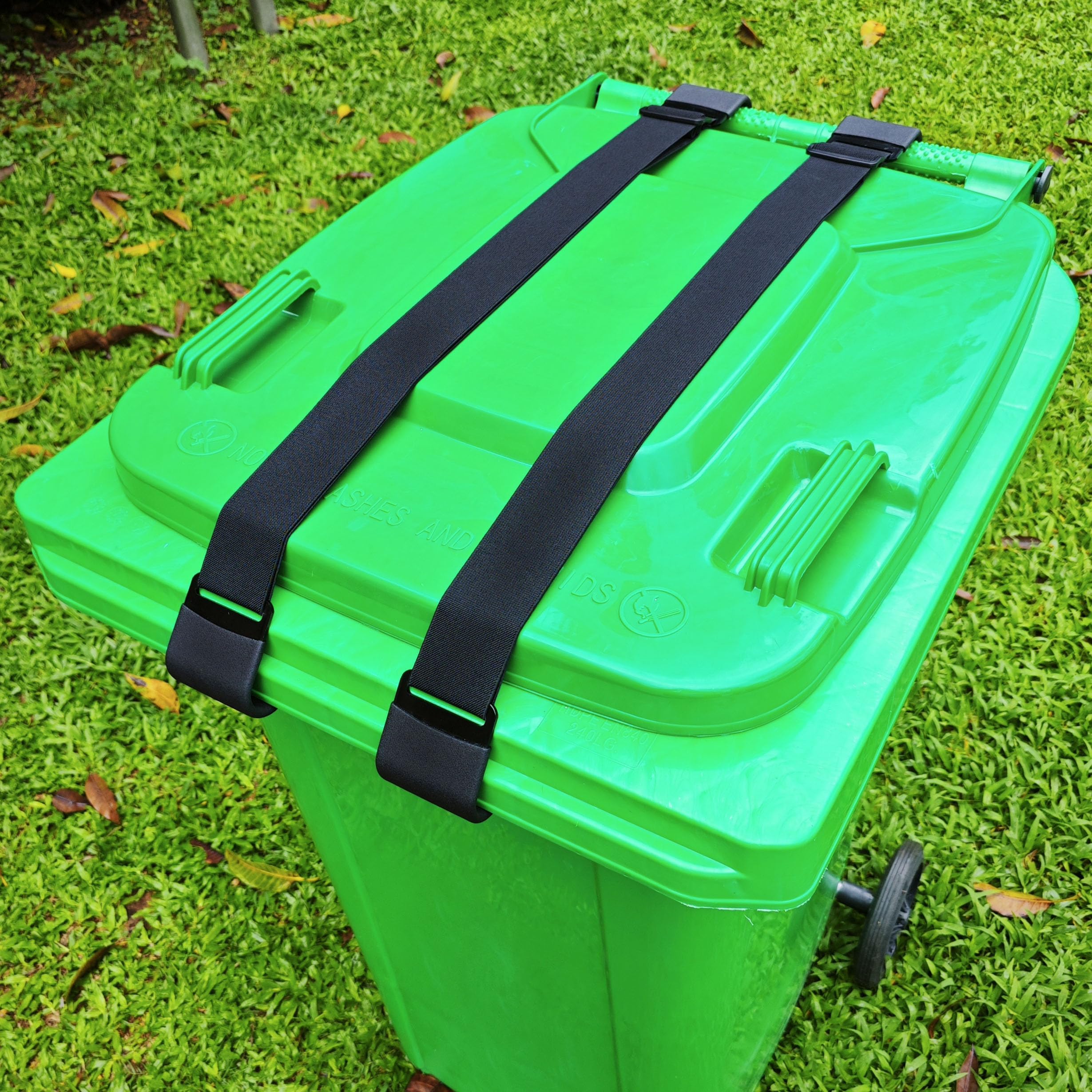 Universal Adjustable Metal Double Claw Trash Can Lock Strap 2PCS - Secure Garbage Bin Lid Lock for Raccoons & Animals - Heavy Duty Bungee Cord Belt for Outdoor Trash Cans - Perfect for Backyard, Campsite & Home Security