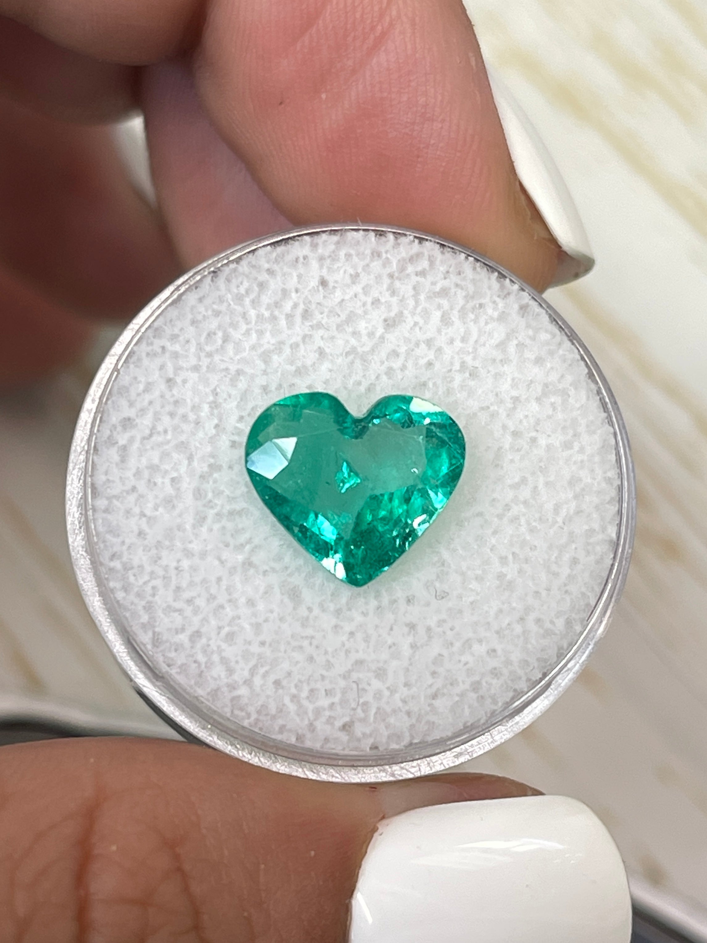 2.84 Carat 10x11mm Bright Green Natural Loose Colombian Emerald Heart Cut Gemstone for Jewelry Making, Engagement Rings & Luxury Gifts