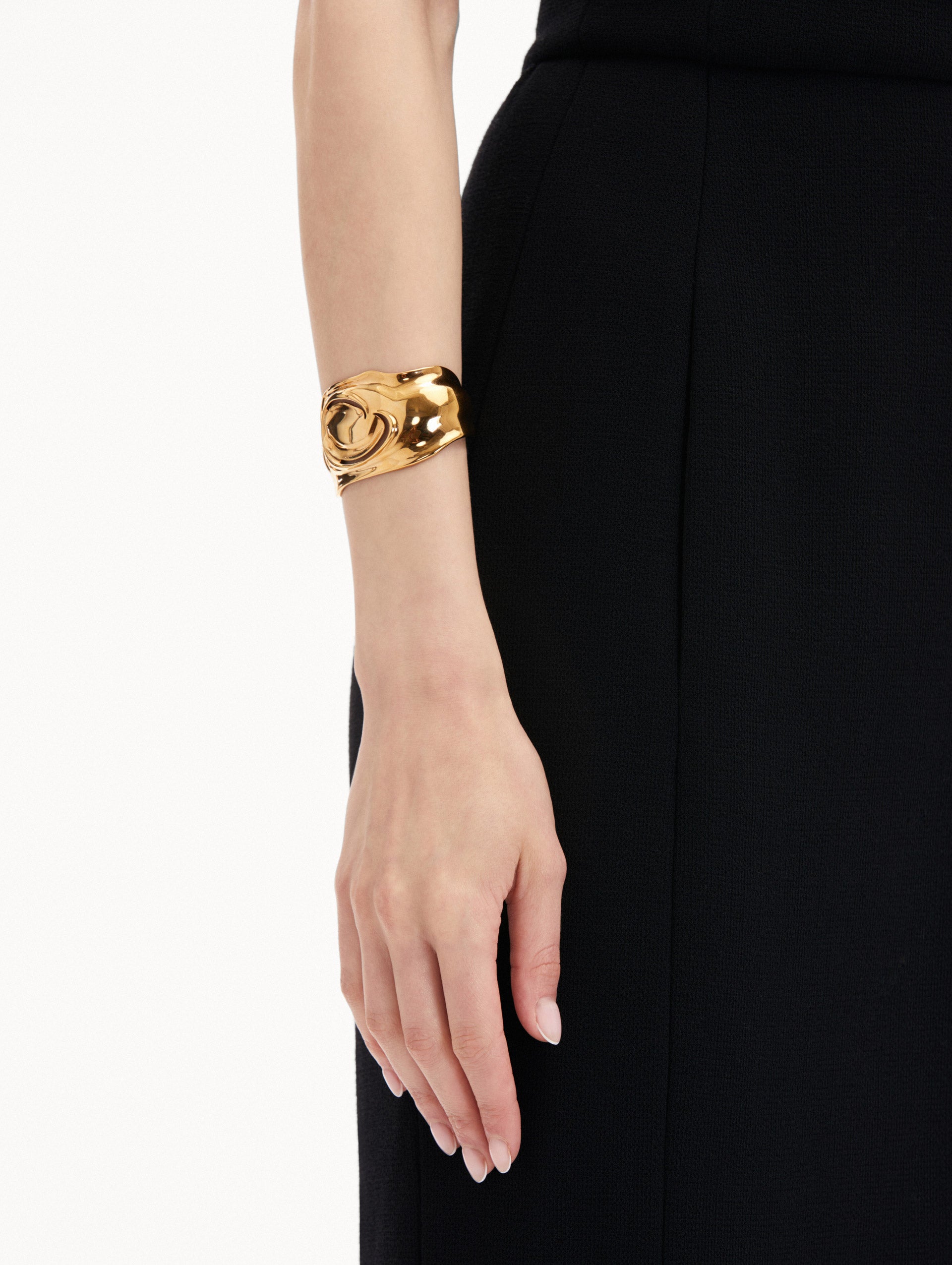 O Cuff Bracelet R25J701 Gold - Elegant Adjustable Bangle for Women, Perfect for Parties, Weddings & Everyday Fashion Accessories