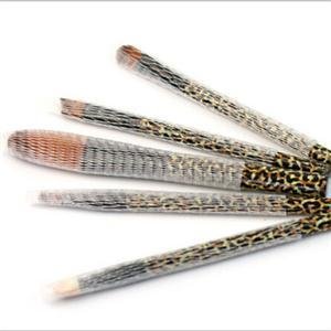 15 Pcs Makeup Brush Protectors with Elastic Mesh Cover - Travel-Friendly Cosmetic Brush Guards for Professional & Home Use