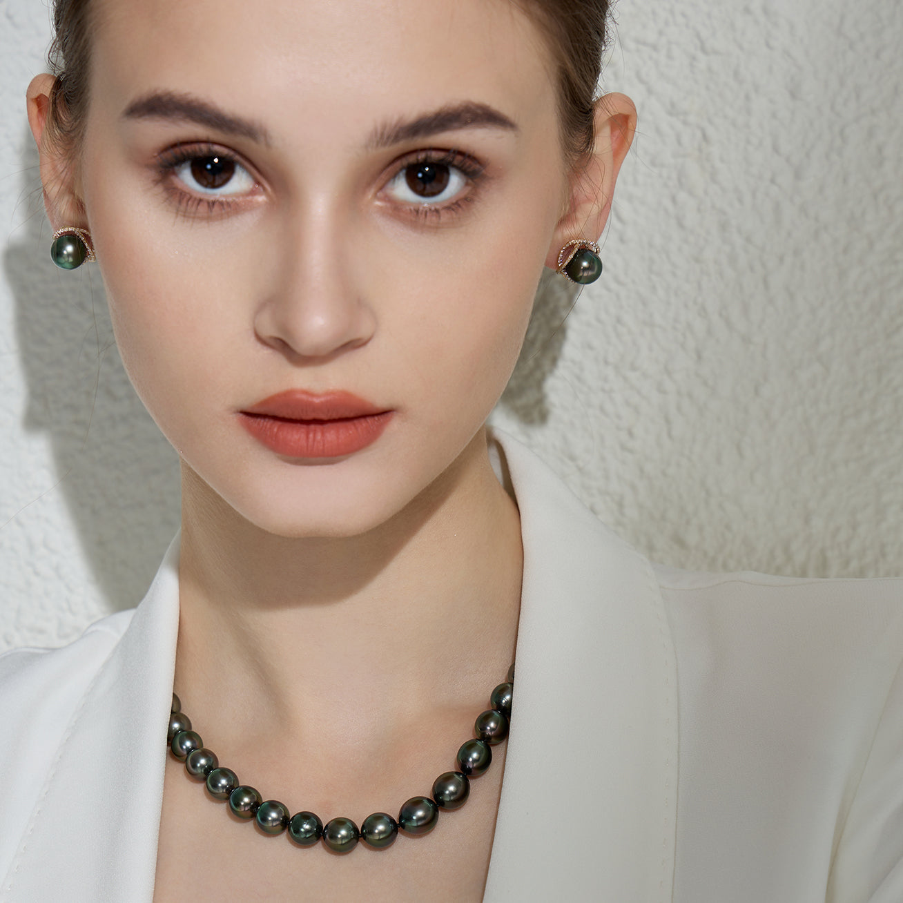 18K Gold Tahitian Pearl Earrings for Women - Luxury Dangle Earrings with Black Pearls - Perfect for Weddings, Parties & Special Occasions (KE00130)