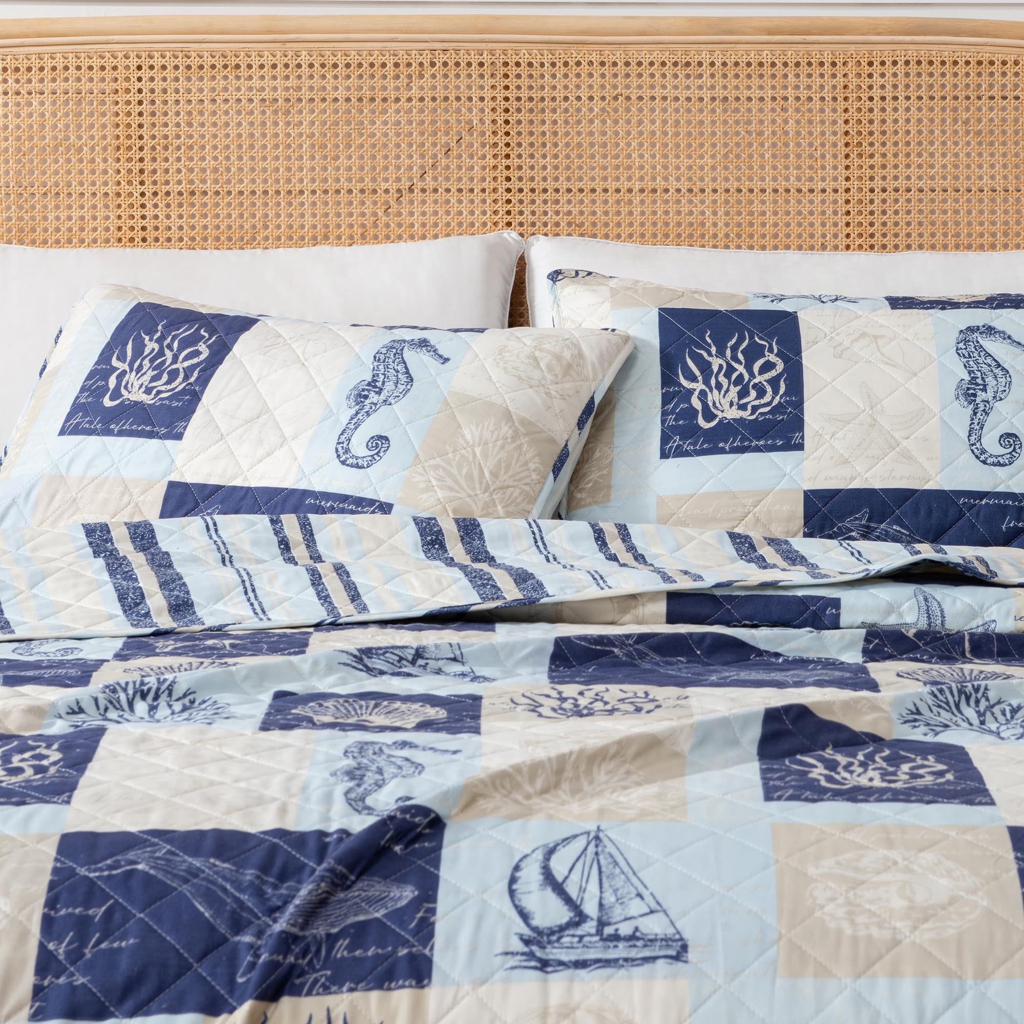 King Coastal Quilt Bedding Set - Lightweight Reversible Summer Beach Quilt with Shams, 3-Piece All Season Nautical Bedspread | Caspian Collection in Navy/Taupe | Perfect for Beach House, Guest Room & Coastal-Themed Bedrooms