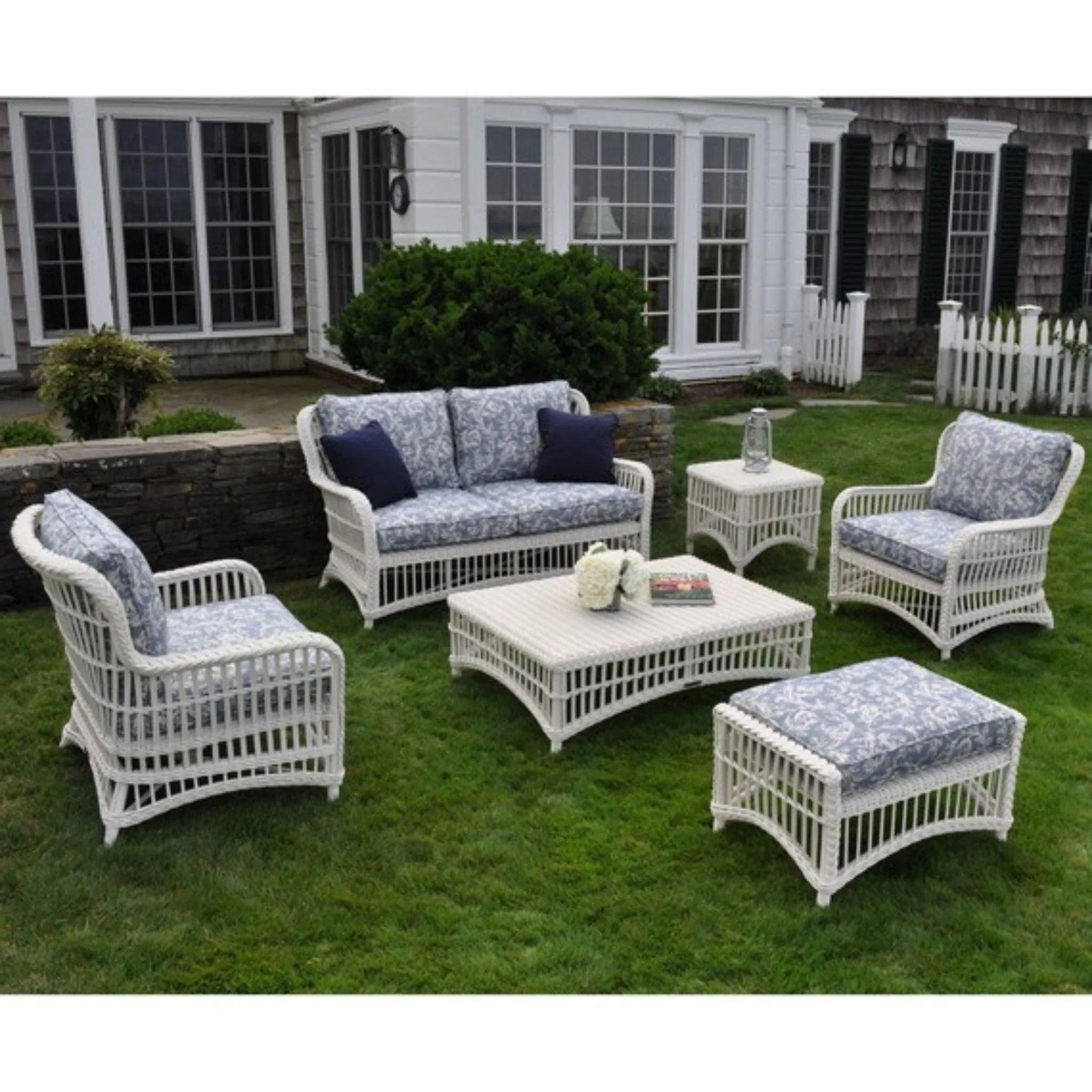 White Chatham Outdoor Coffee Table - Weather-Resistant Patio Furniture for Garden, Poolside & Backyard Relaxation