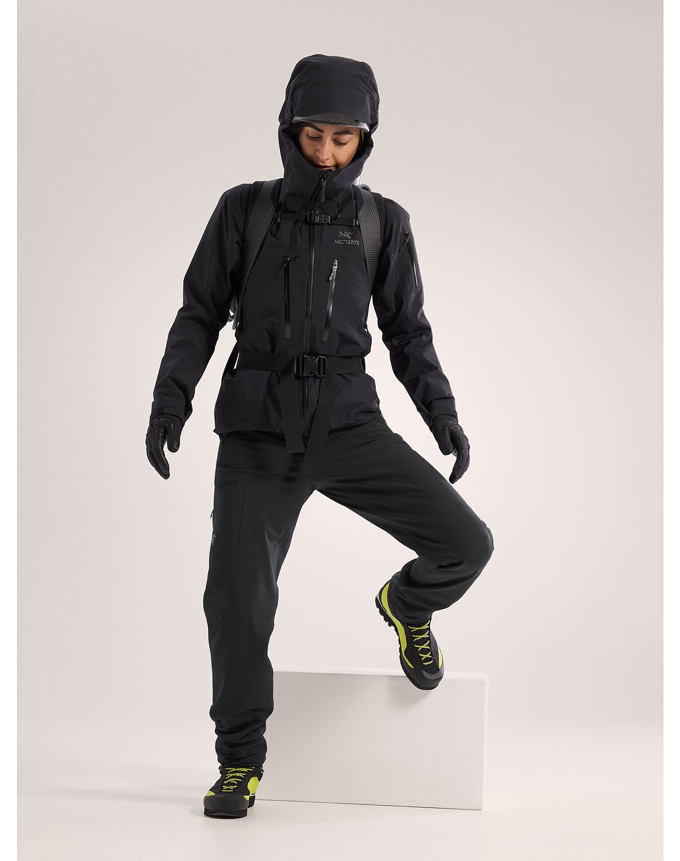Women's Alpha SV Jacket - Waterproof & Windproof Outdoor Shell for Hiking, Skiing & Mountaineering | Lightweight & Durable GORE-TEX Protection
