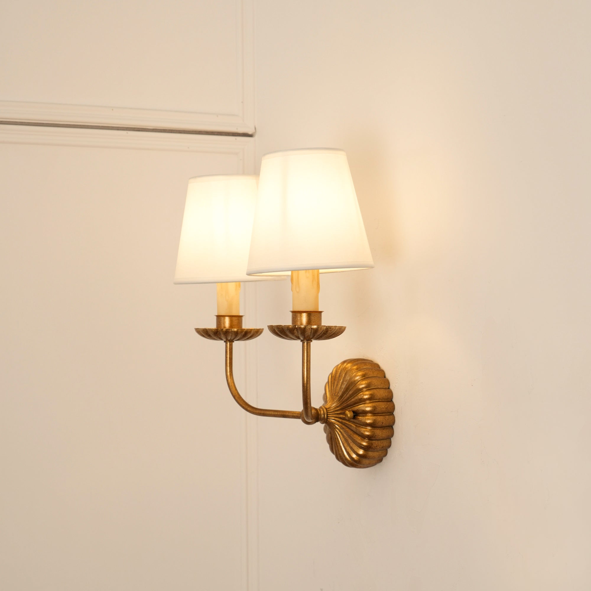 Carson Modern Wall Lamp - Sleek LED Sconce Light Fixture for Bedroom, Living Room & Hallway | Energy Efficient Indoor Lighting for Home Decor