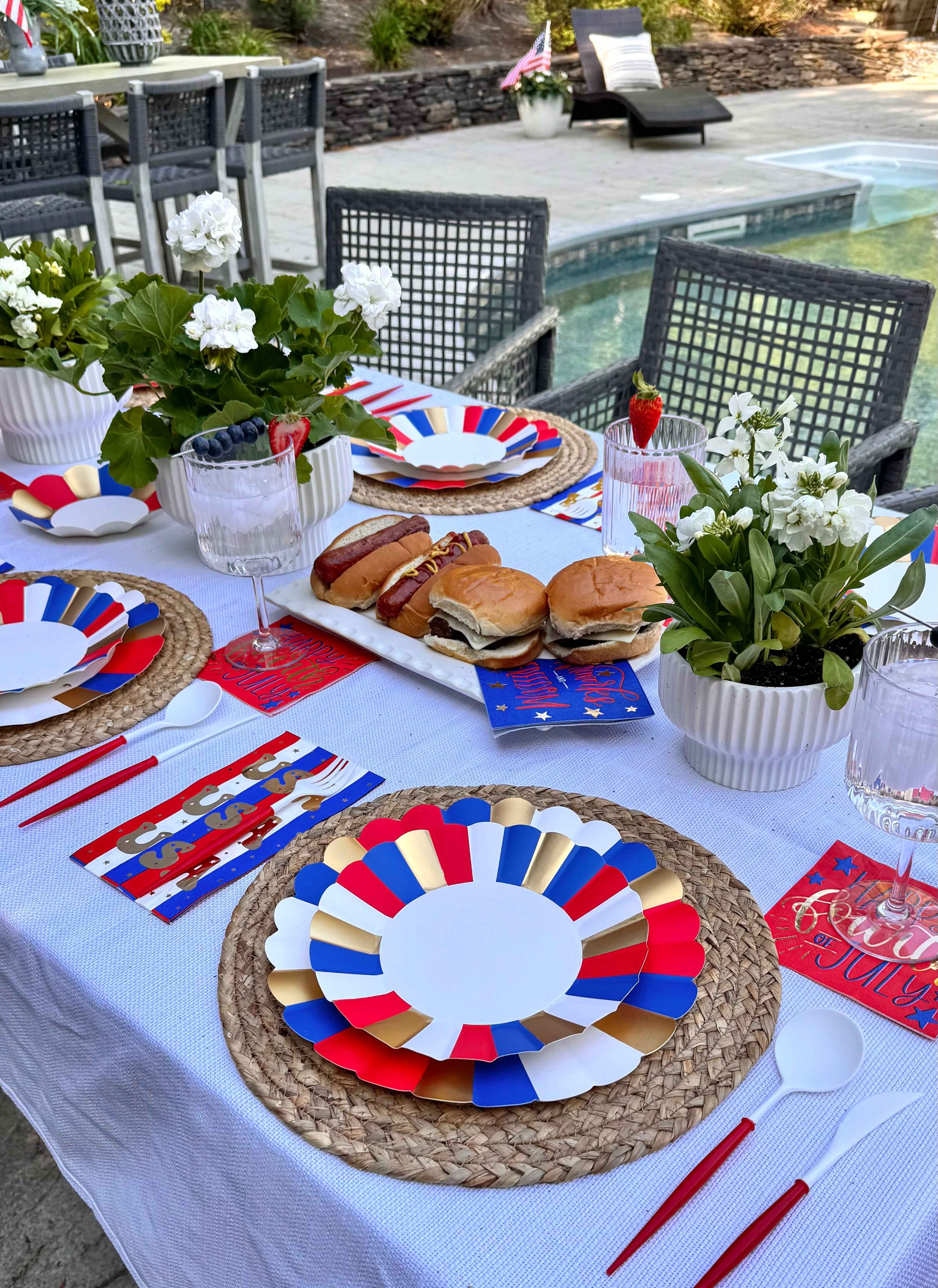 Modern Patriotic Dinner Plates Set of 8 - American Flag Themed Dinnerware for 4th of July, Memorial Day & BBQs - Perfect for Outdoor Picnics, Parties & Holiday Celebrations