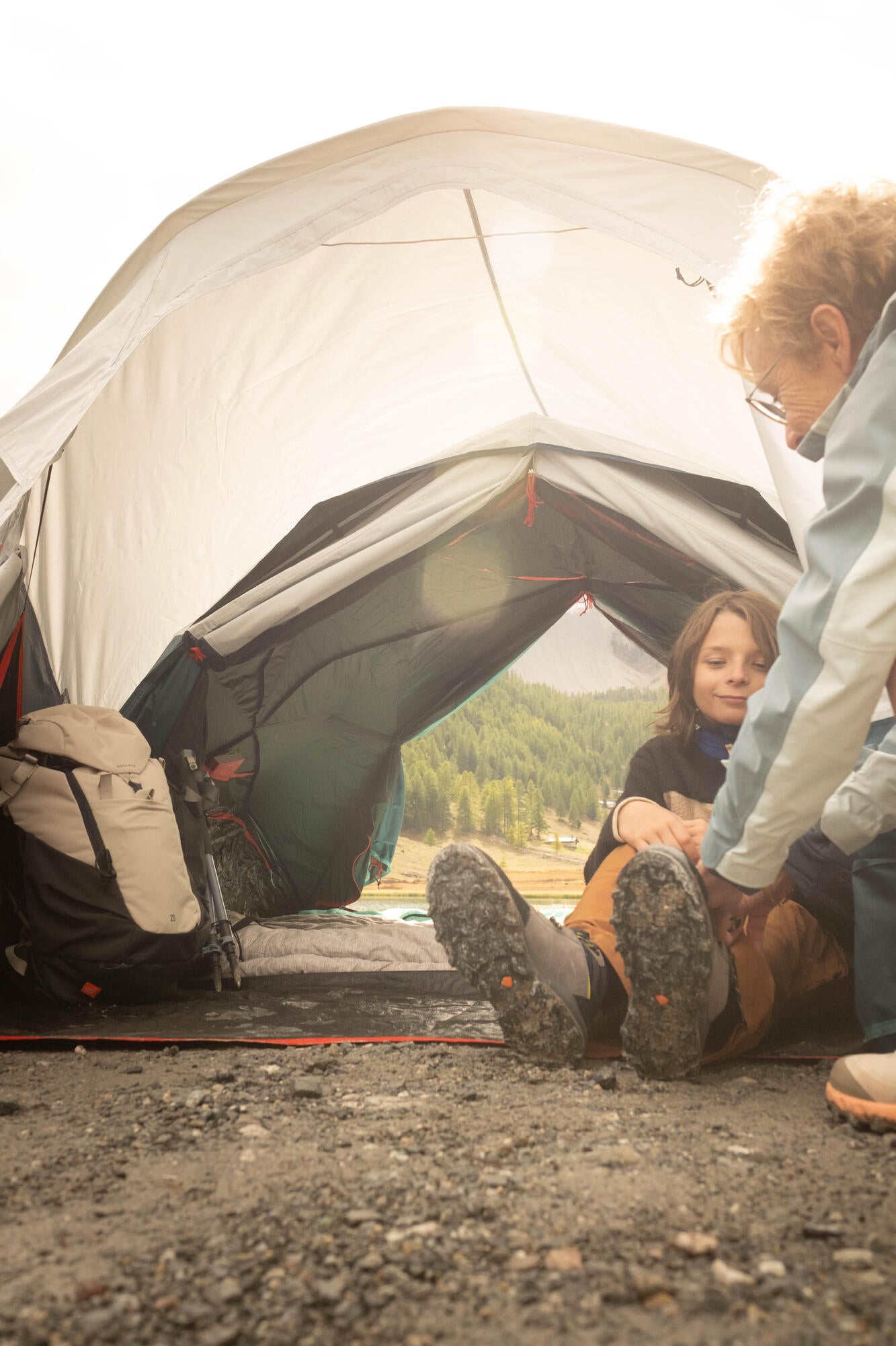 Quechua 2 Second Easy Fresh & Black Waterproof Pop Up Camping Tent for 3 Person - Lightweight Instant Setup Tent for Outdoor Adventures, Hiking, Backpacking & Family Camping Trips
