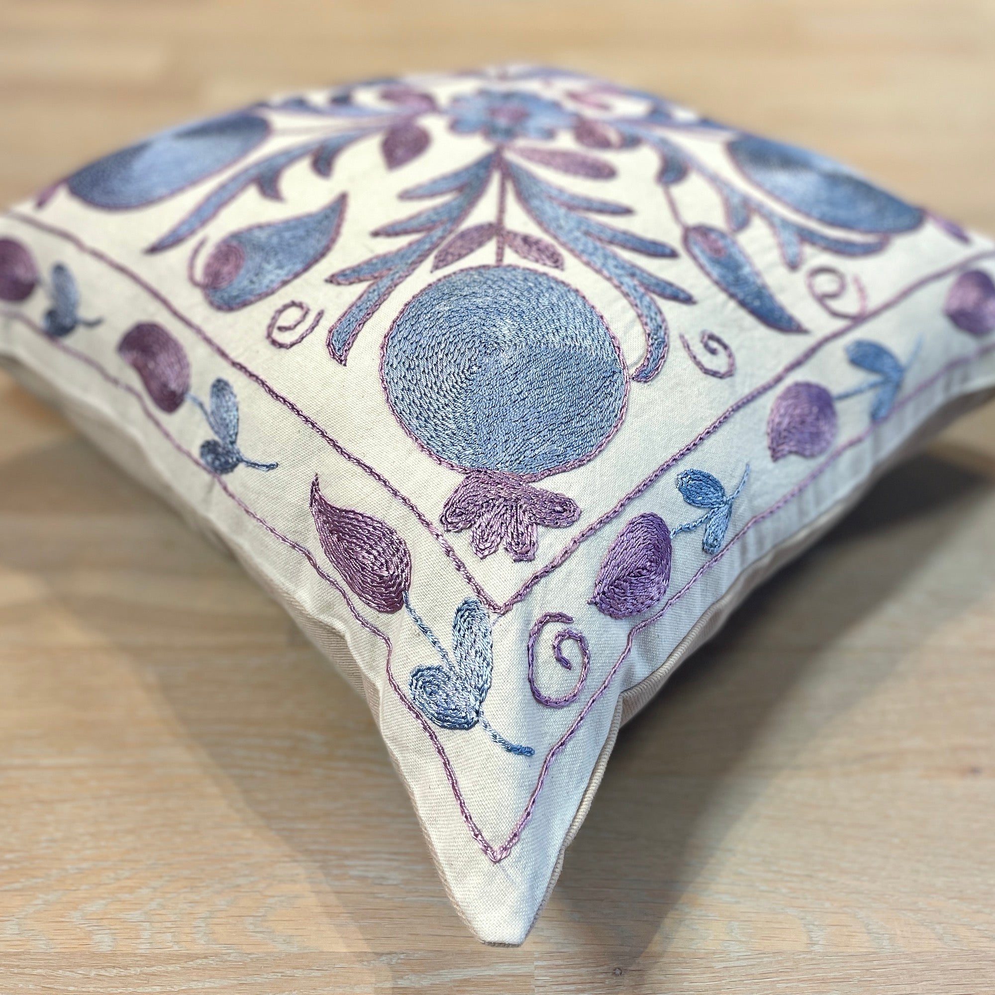 Handmade Suzani Cushion Cover Adana - Bohemian Decorative Pillow Case for Sofa, Bed & Home Decor - Perfect for Living Room, Bedroom & Boho Style Interior Design