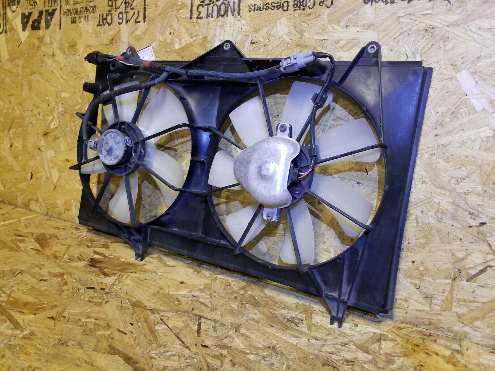 01 06 Toyota Camry Radiator Fan Cooling Motor Assembly 2.4L OEM Replacement - Perfect for Engine Overheating Prevention & Summer Driving