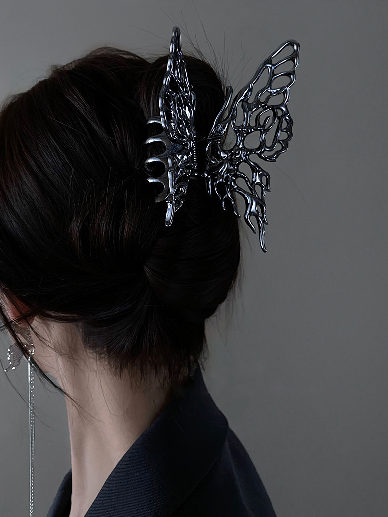 Gothic Vampire Butterfly Hair Clip - Dark Aesthetic Hair Accessory for Women & Teens - Perfect for Halloween, Cosplay, and Gothic Fashion