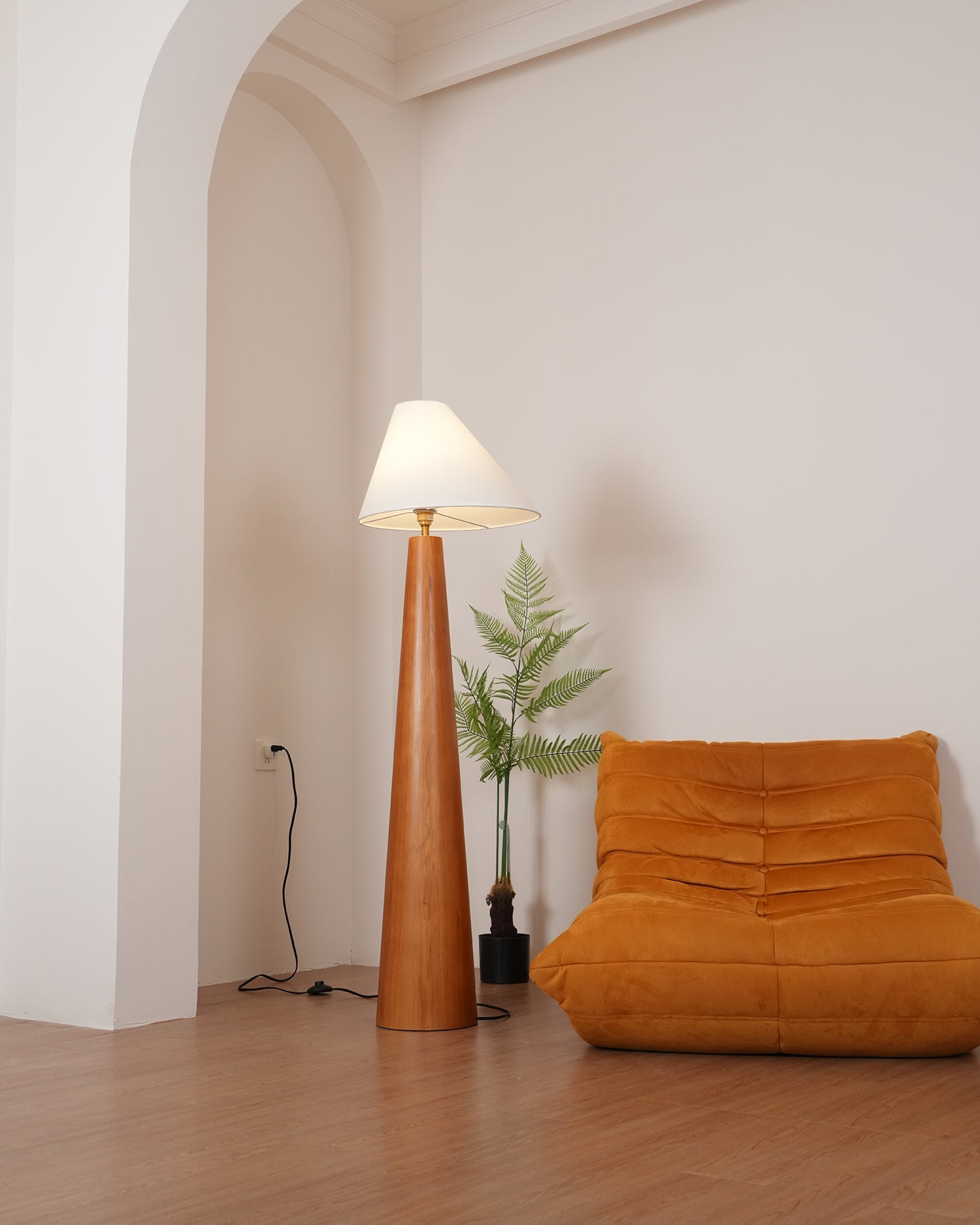 Modern Alvin Floor Lamp with Adjustable Brightness - Stylish Standing Light for Living Room, Bedroom & Office - Perfect for Reading, Relaxing & Decorating