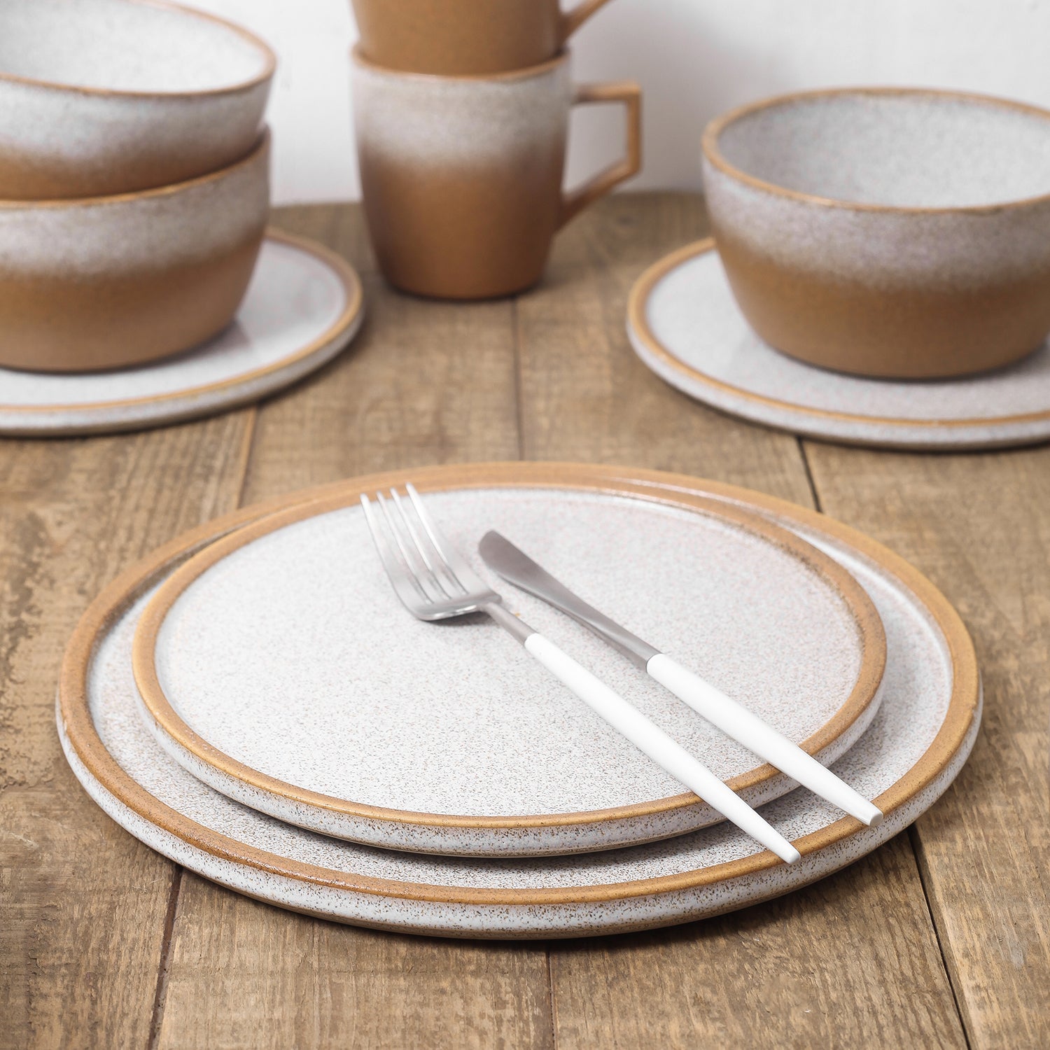 Premium Vince Stoneware Dinnerware Set - Elegant Brown 12-Piece Set for Everyday Dining & Entertaining | Durable Stoneware Plates, Bowls & Mugs | Perfect for Family Dinners, Parties & Restaurant-Style Meals at Home