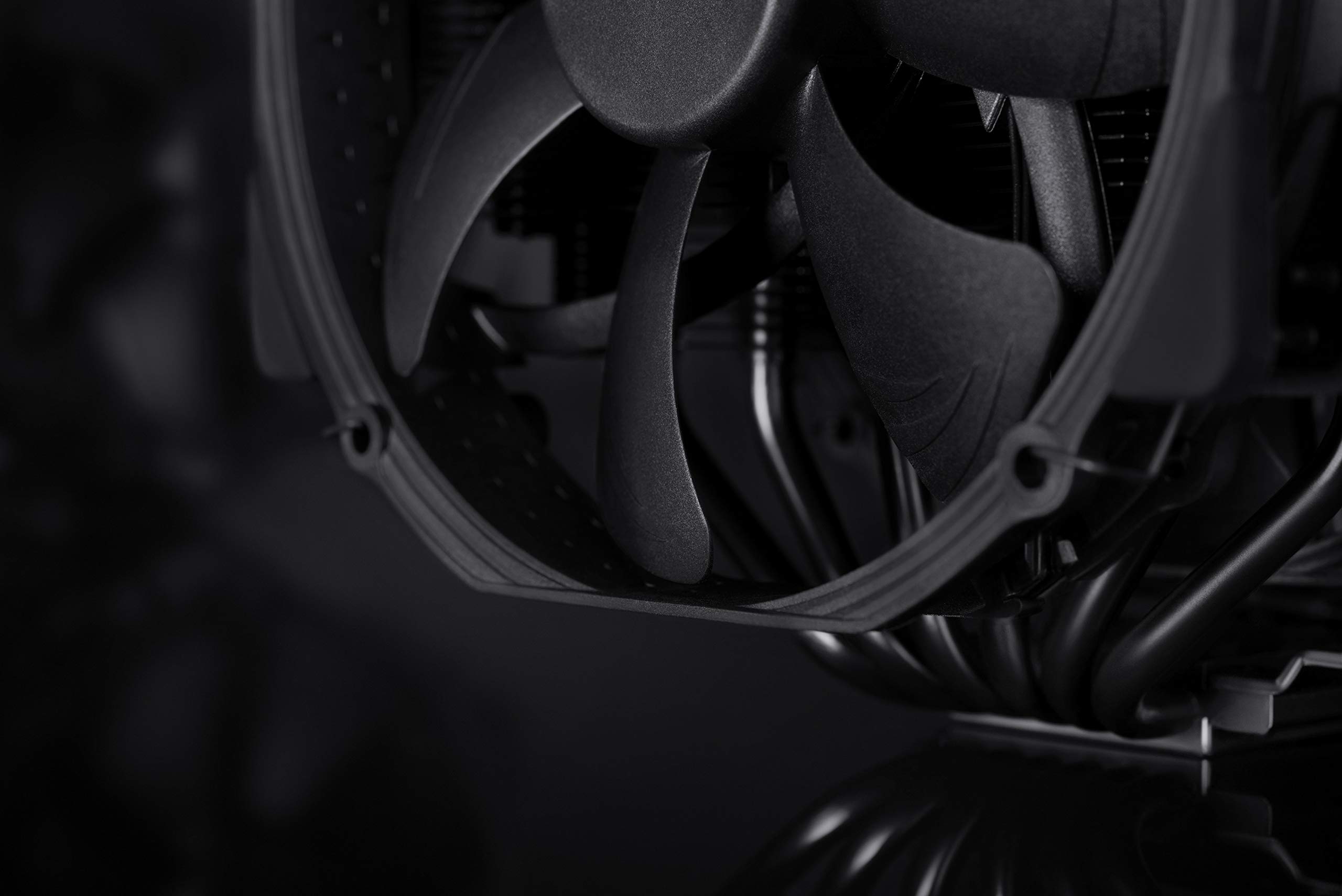 Noctua NH-D15 chromax.Black Premium Dual Tower CPU Cooler with 140mm Fans - High Performance Air Cooling for Gaming PC, Workstation & Overclocking - Quiet Operation & Black Aesthetic Design