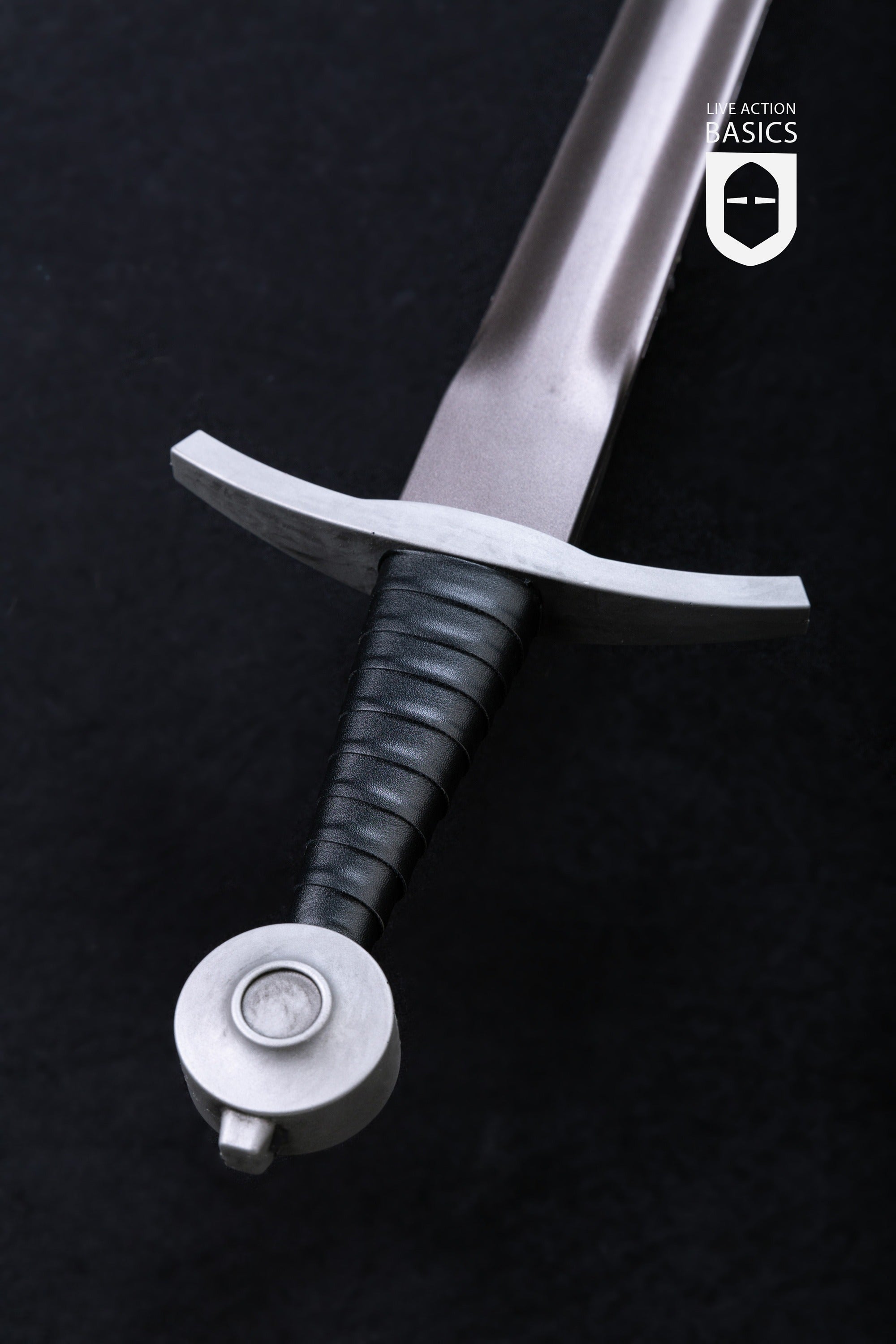 High-Quality Basic Arming Sword in Silver - Perfect for Medieval Reenactments, LARP, and Historical Collections