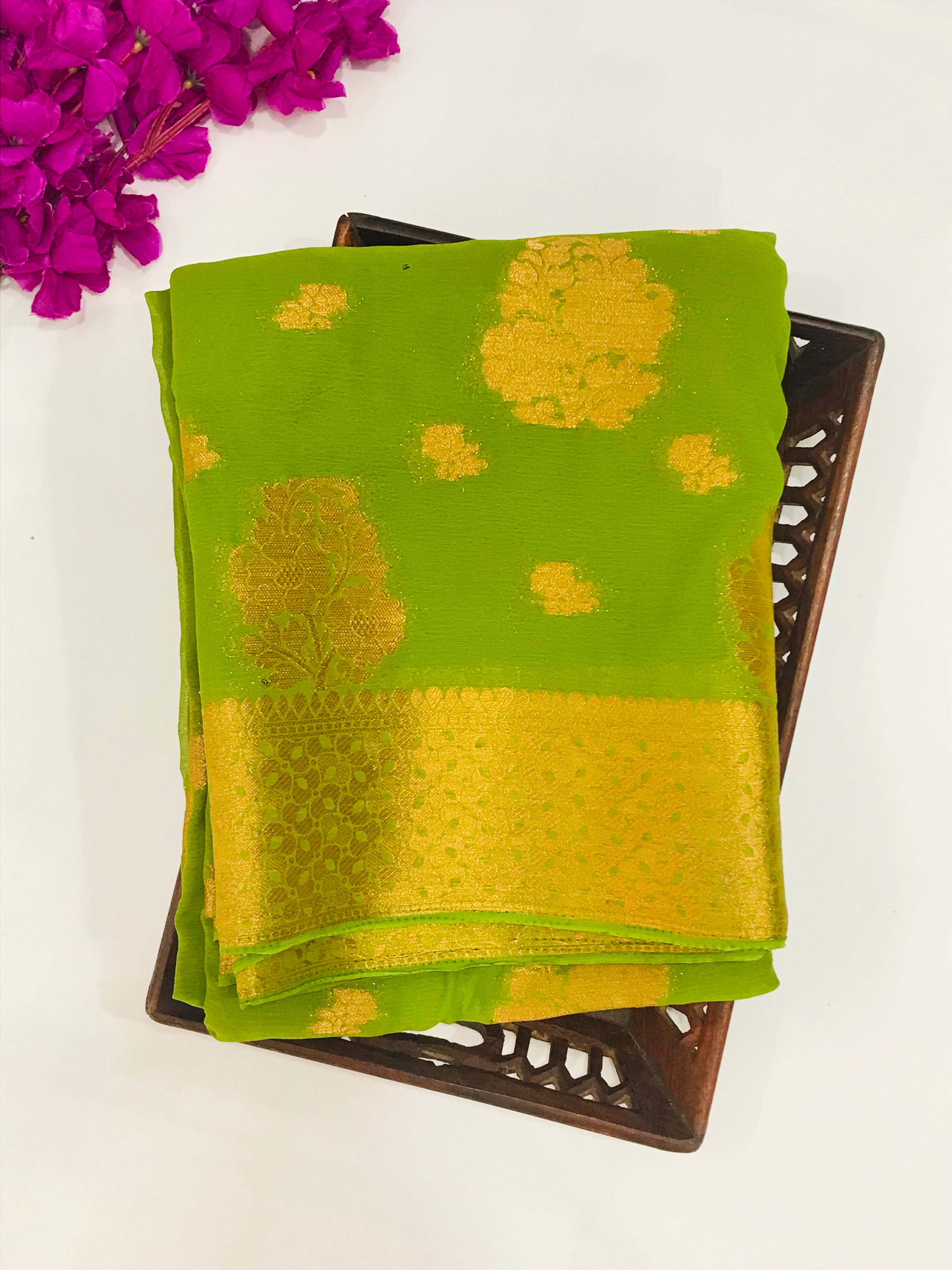 Elegant Light Green Georgette Saree with Floral Motifs & Contrast Pallu - Perfect for Weddings, Parties & Festive Occasions