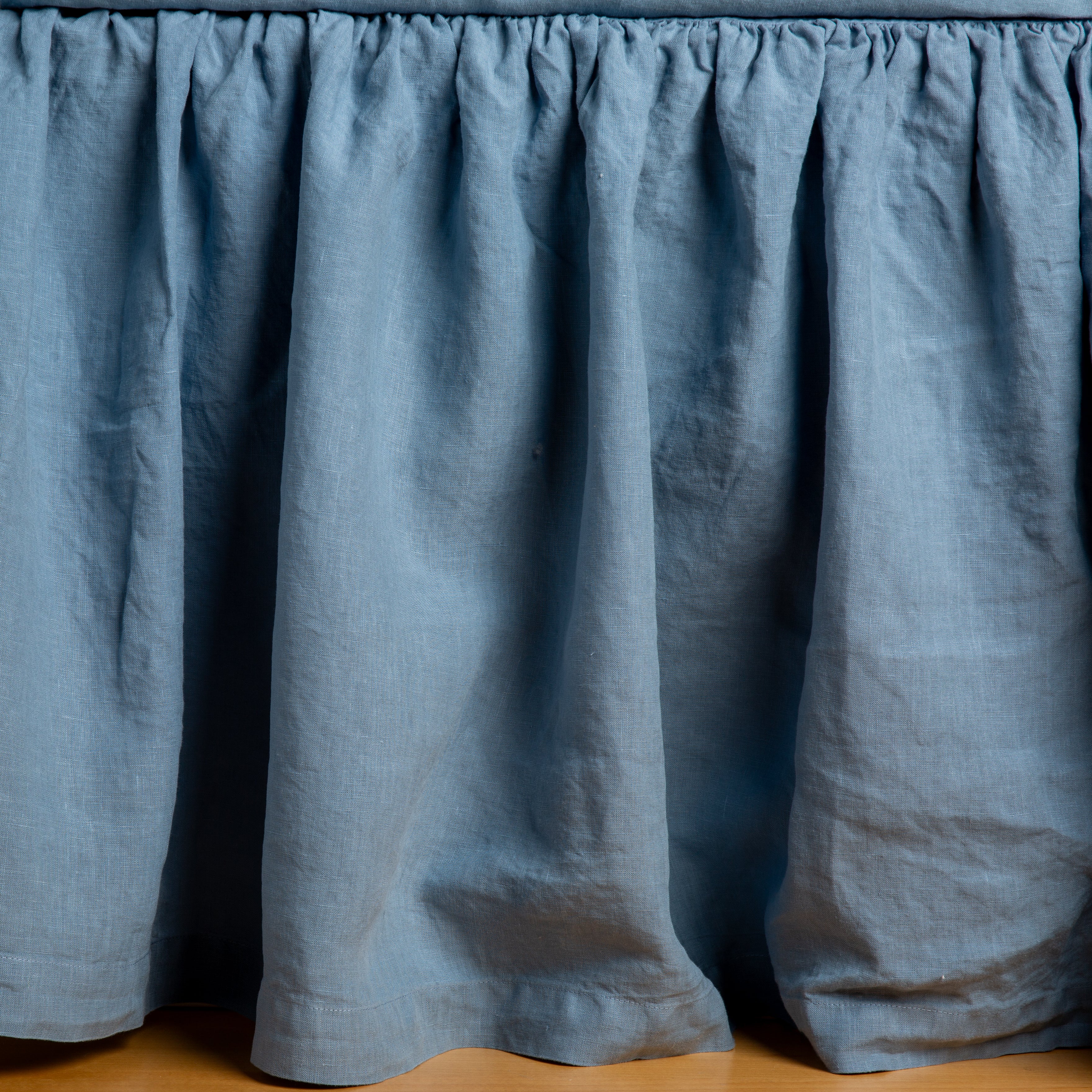 Premium Linen Twin Bed Skirt - Soft & Breathable Bedding Skirt with Elastic Hem - Perfect for Guest Rooms, Dorms & Kids' Bedrooms