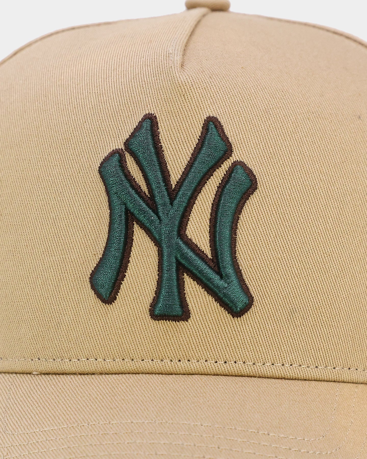 New York Yankees '47 MVP DT Snapback Hat - Khaki/Dark Green Adjustable Baseball Cap for Men & Women - Perfect for Sports Fans, Casual Wear & Outdoor Activities