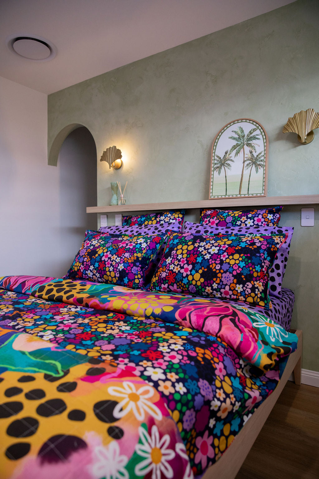 Kasey Rainbow Matilda Quilt Cover Set - Soft & Stylish Bedding for Cozy Nights - Perfect for Master Bedrooms, Guest Rooms & Dorm Decor