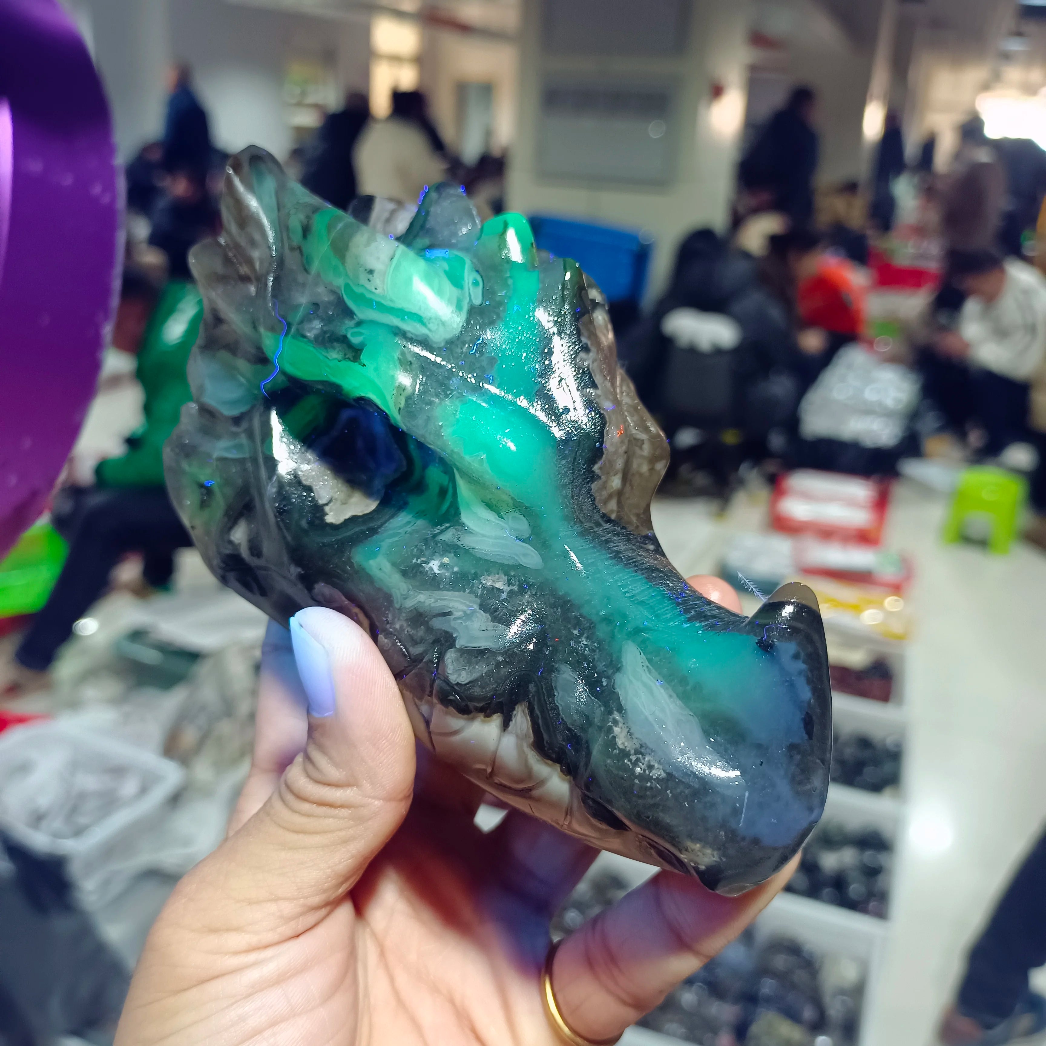 10-15cm Natural Fluorescent Agate Dragon Head Carving - Handcrafted Quartz Crystal Dragon Skull - Reiki Healing Stone for Meditation, Feng Shui & Mineral Collection - Perfect for Home Decor, Spiritual Healing & Gift Giving