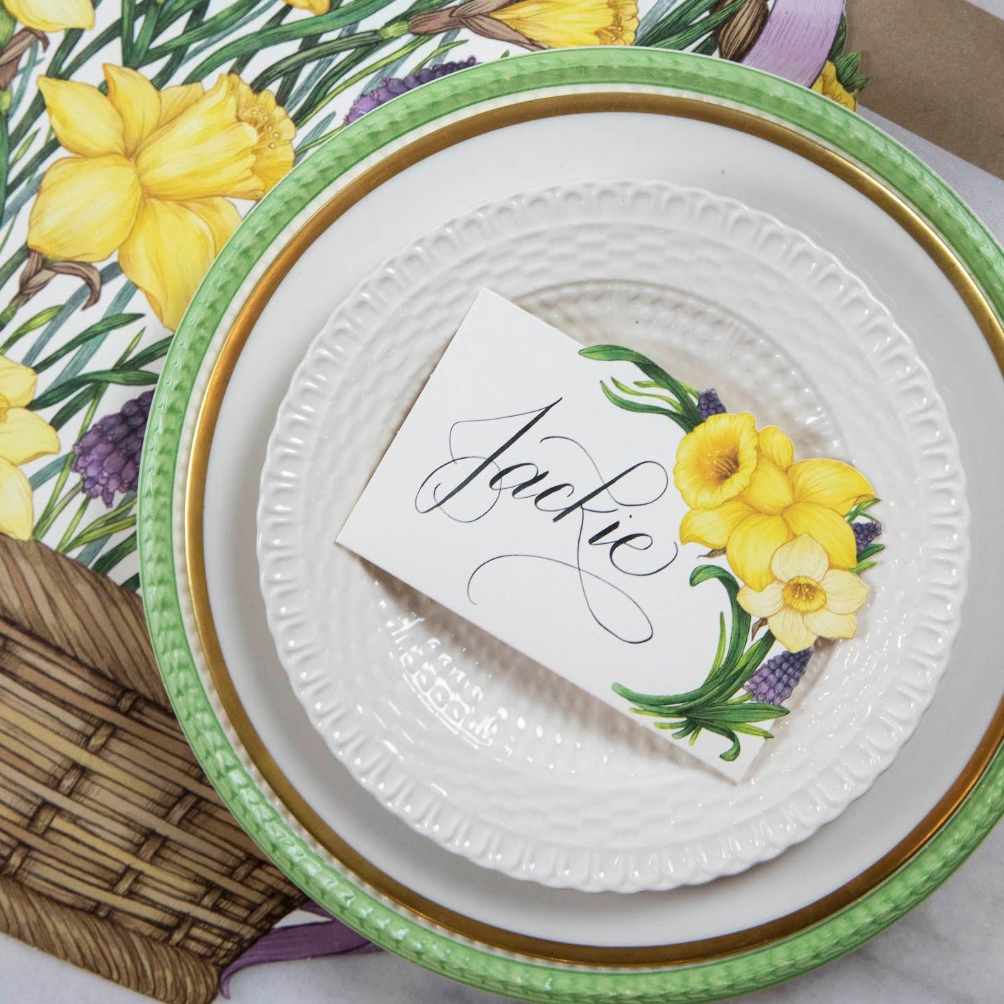 Elegant Daffodil Place Cards for Weddings, Parties & Events - Personalized Table Name Cards for Seating Arrangements