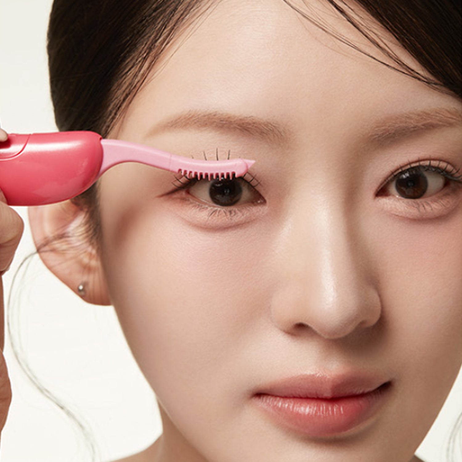 AMORE BASIC Heated Eyelash Curler with Battery - Professional Lash Curling Tool for Stunning Eye Makeup - Perfect for Home, Travel & Salon Use