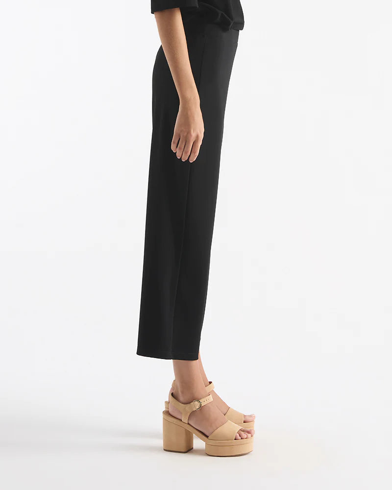 3/4 Length Black Pants for Women - Stylish & Comfortable Capri Pants for Casual Wear, Work, and Summer Outfits