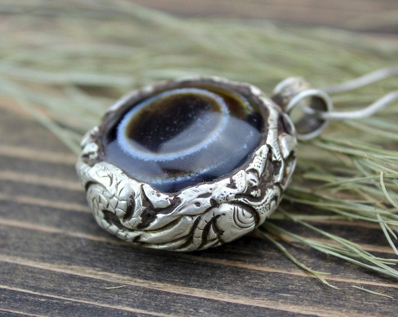 Natural Agate Gemstone Pendant Necklace for Women - Healing Crystal Jewelry Gift for Meditation, Yoga & Spiritual Energy