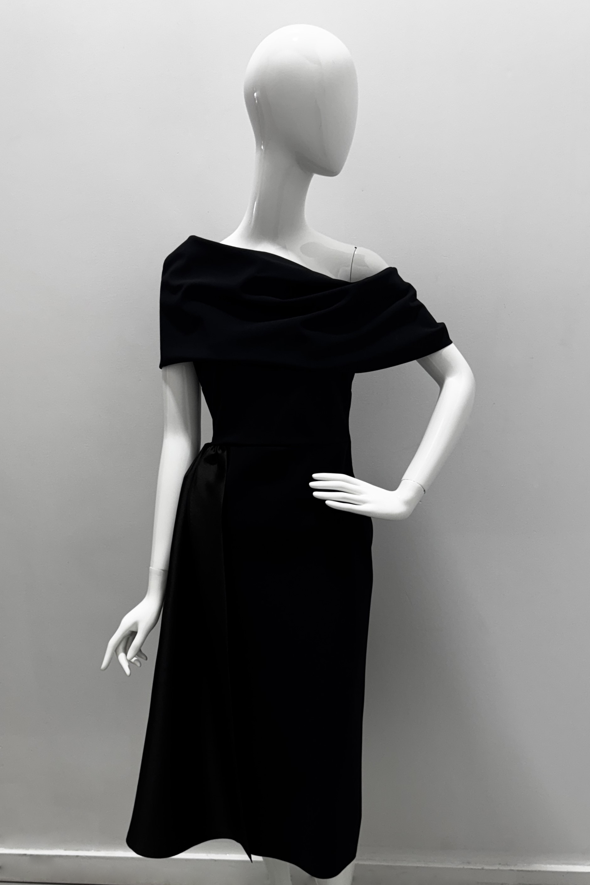 Greta Constantine Fontaine Shoulder Fitted Dress - Contrast Trim Elegant Evening Gown for Parties & Special Occasions