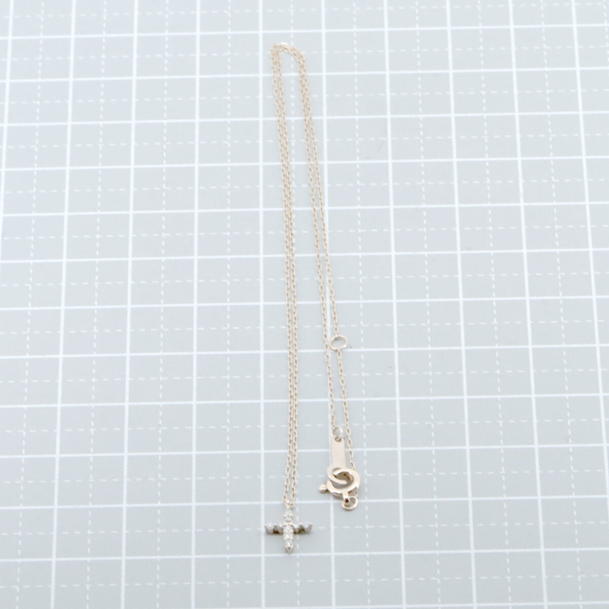 4℃ Cross Motif 18K White Gold Diamond Pendant Necklace for Women - Elegant Religious Jewelry Gift for Christmas, Baptism & Special Occasions
