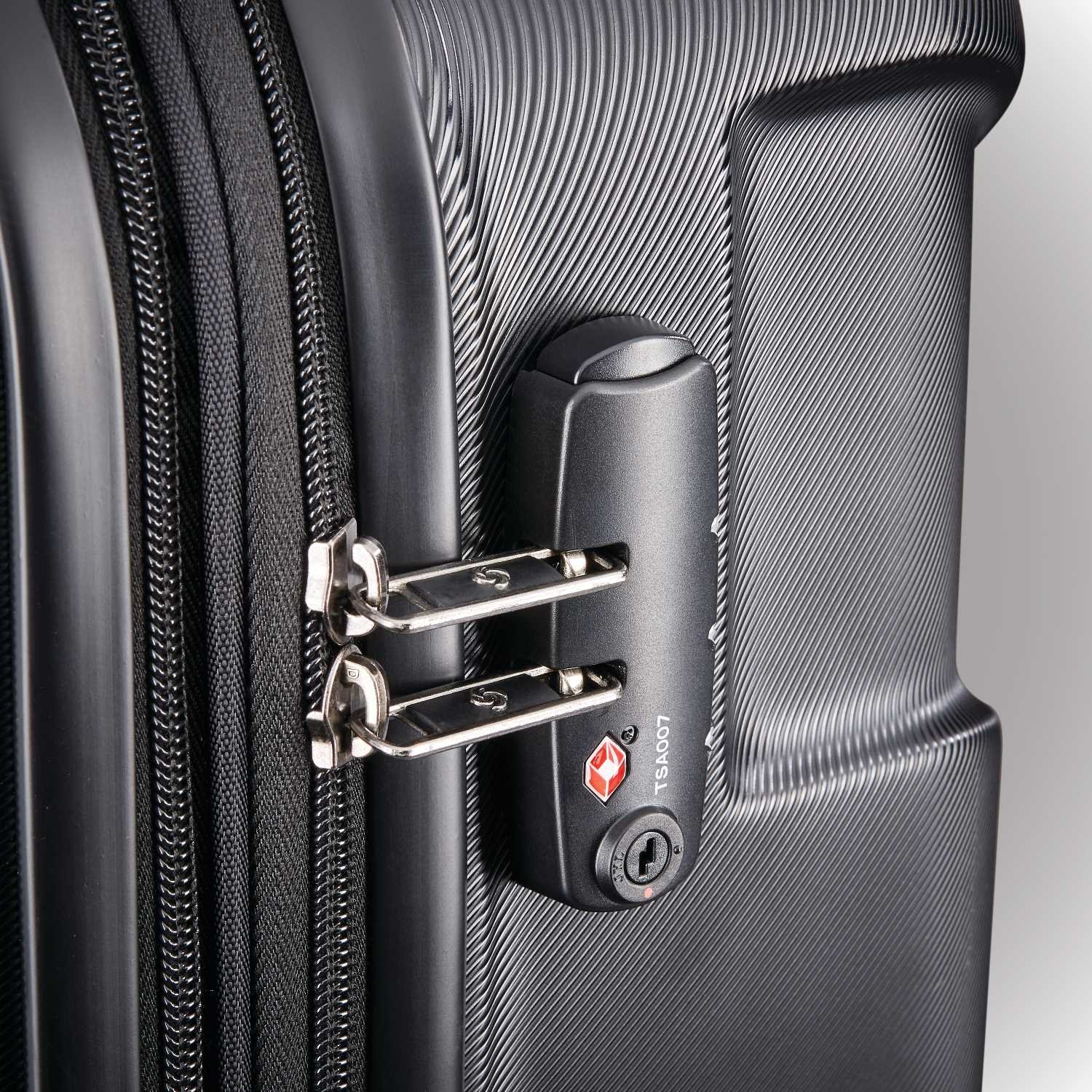 Samsonite Centric 28-Inch Expandable Hardside Spinner Luggage - Black | Durable Checked Suitcase for Travel, Business Trips & Vacations