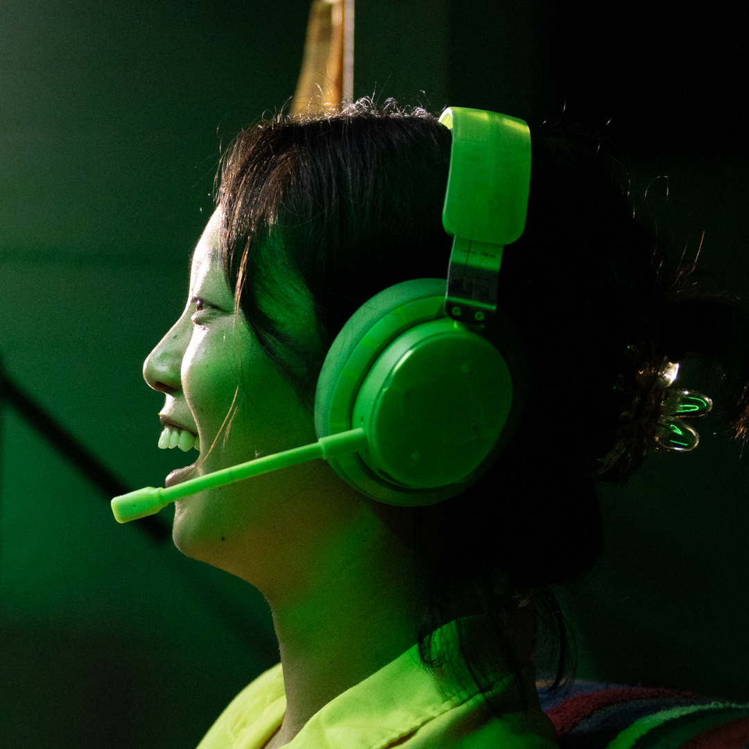 PLYR® Wireless Gaming Headset 2022 Edition - Noise Cancelling, Surround Sound for PC, PS5, Xbox - Perfect for Competitive Gaming & Streaming