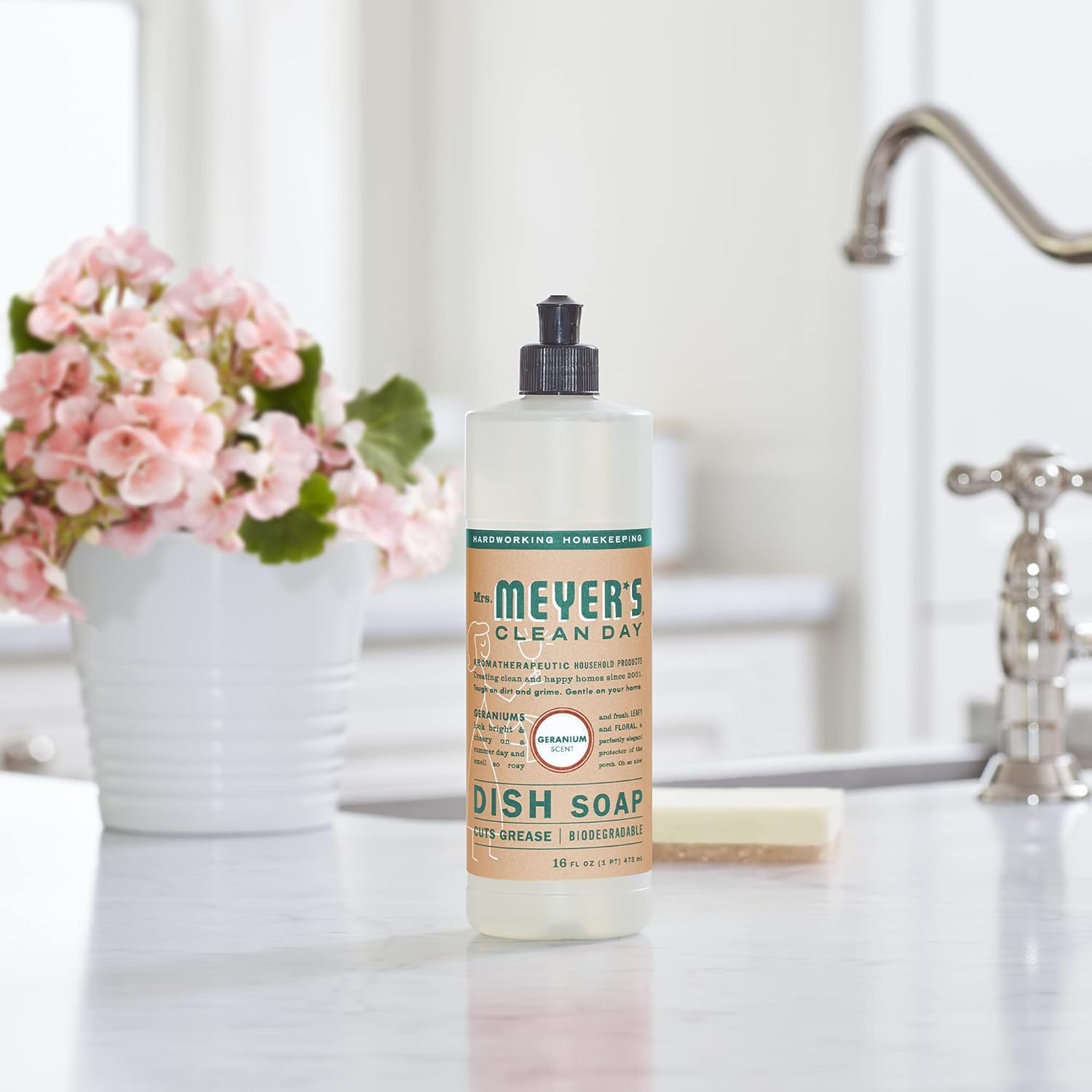 Mrs. Meyer's Clean Day Dish Soap - Geranium Scent, 16 fl oz (Pack of 3) | Plant-Derived Formula for Gentle Handwashing | Perfect for Everyday Kitchen Cleaning & Greasy Dish Removal