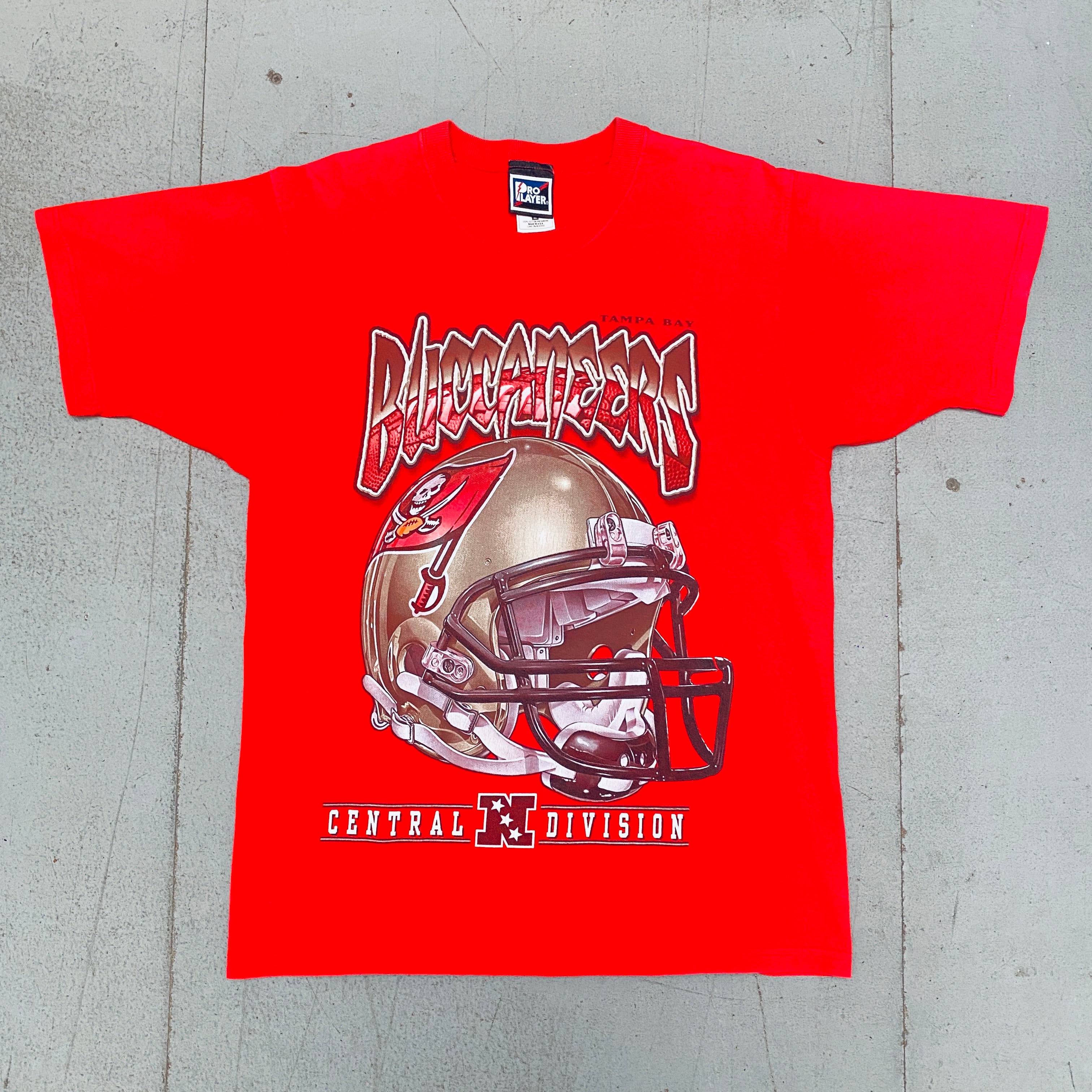 1997 Tampa Bay Buccaneers Pro Player Graphic Spellout Vintage T-Shirt (Medium) - Perfect for NFL Game Days, Sports Bars & Fan Collections