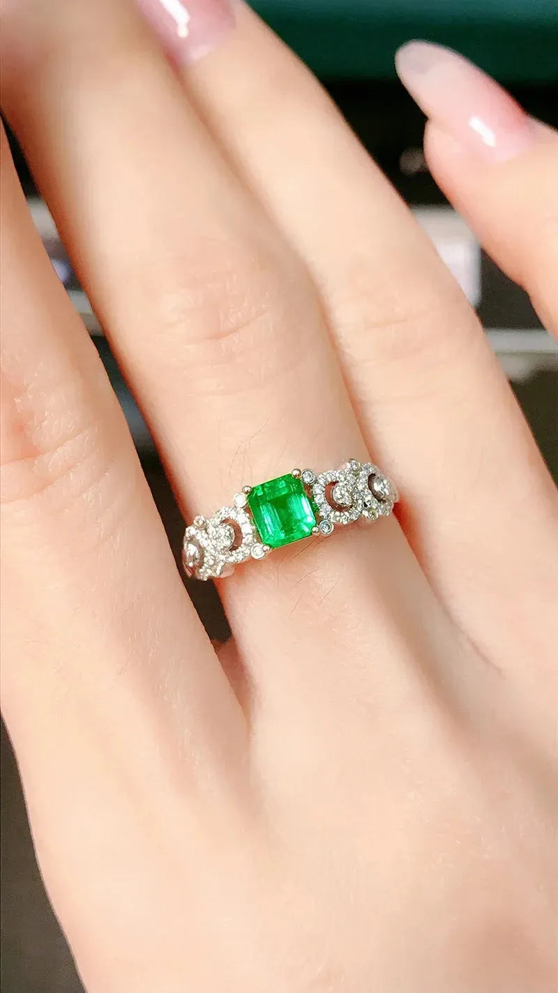 18K White Gold Emerald and Diamond Ring for Women - Real Natural Gemstone Vintage Luxury Jewelry - Perfect for Parties, Weddings & Special Occasions