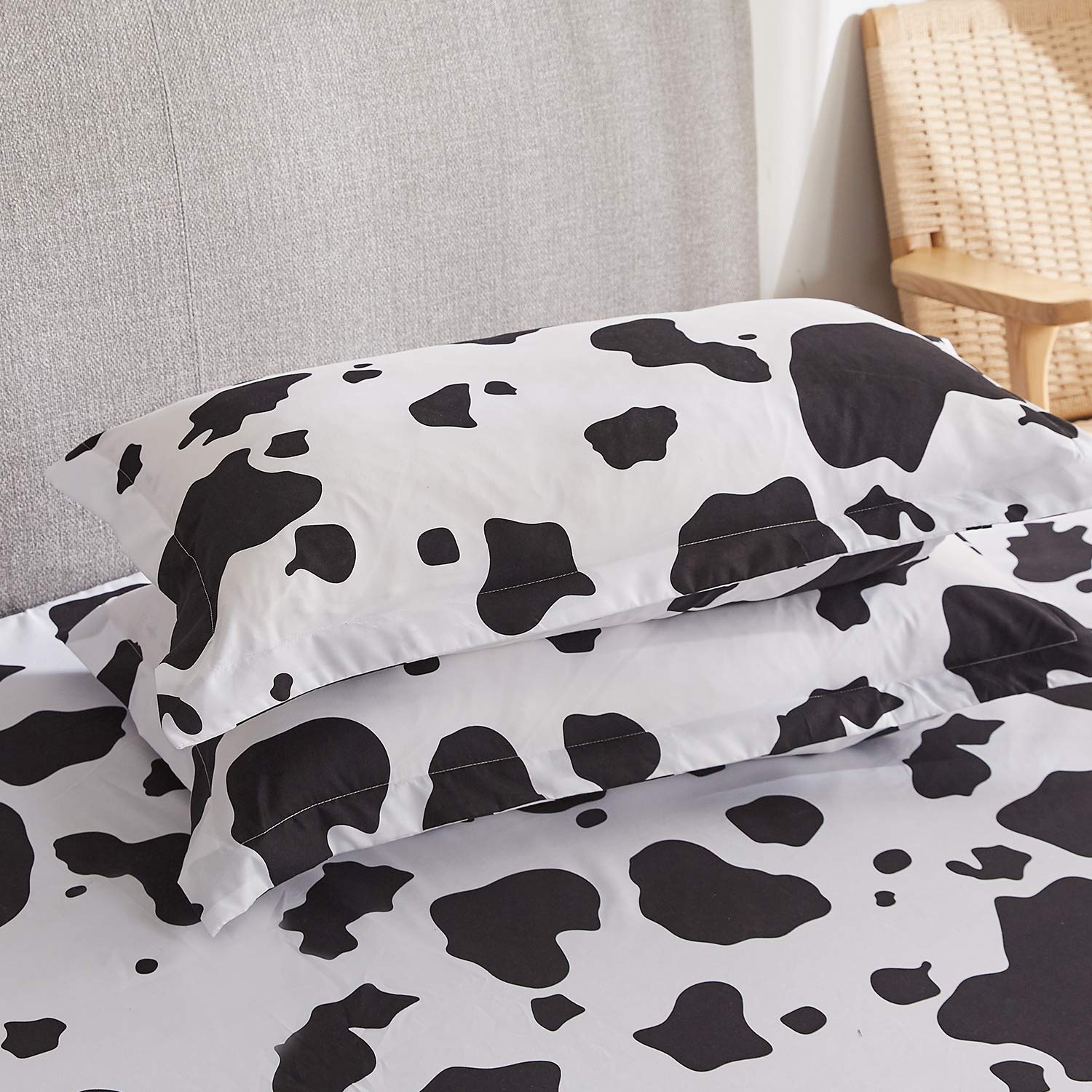 Mengersi Cow Print Microfiber Decorative Pillow Covers Queen Size - Soft Farmhouse Home Decor for Living Room, Bedroom, Nursery