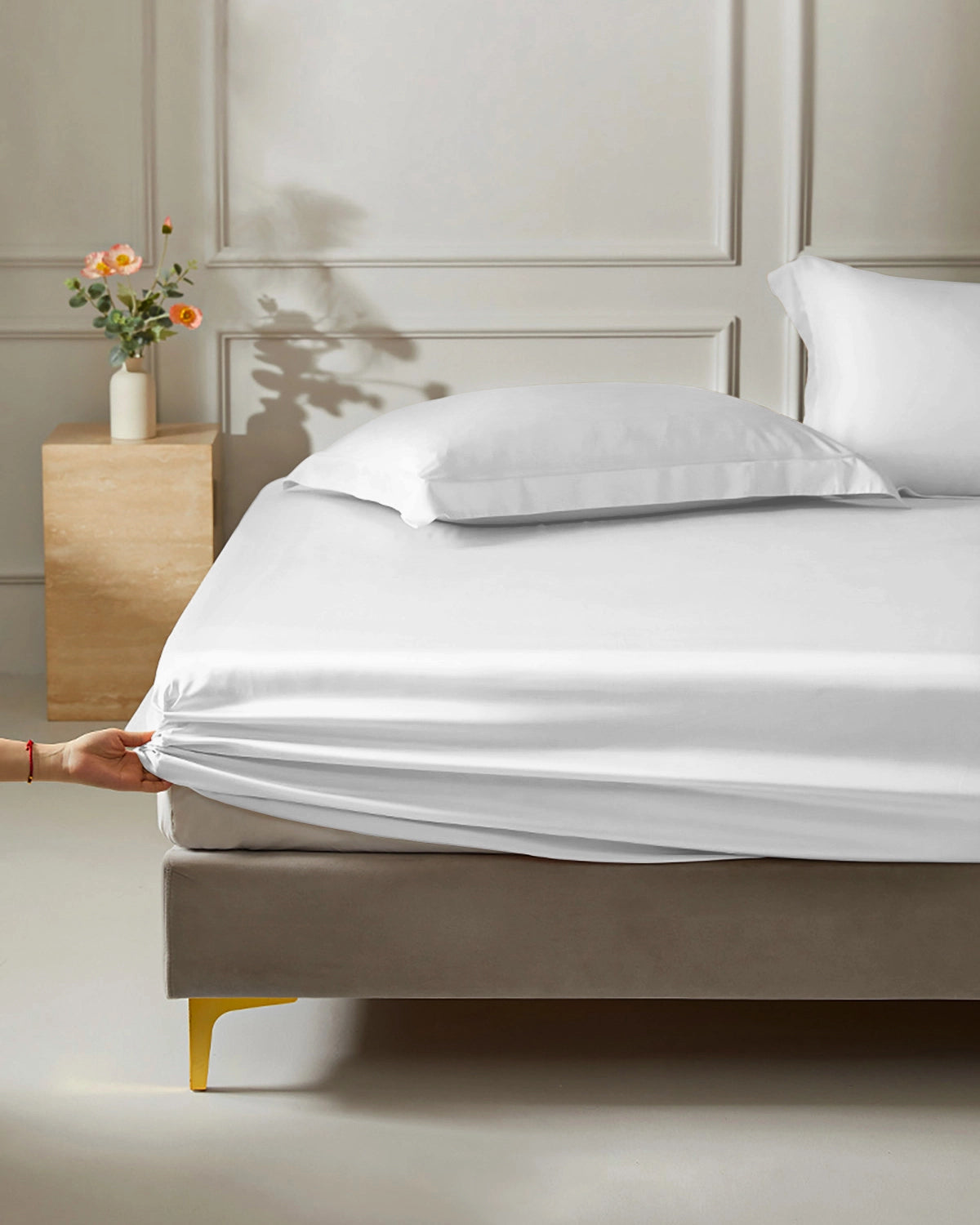 25 Momme 100% Pure Mulberry Silk Fitted Sheet - Queen Size, Hypoallergenic & Breathable for Luxurious Sleep - Perfect for Master Bedrooms, Guest Rooms & Hotels
