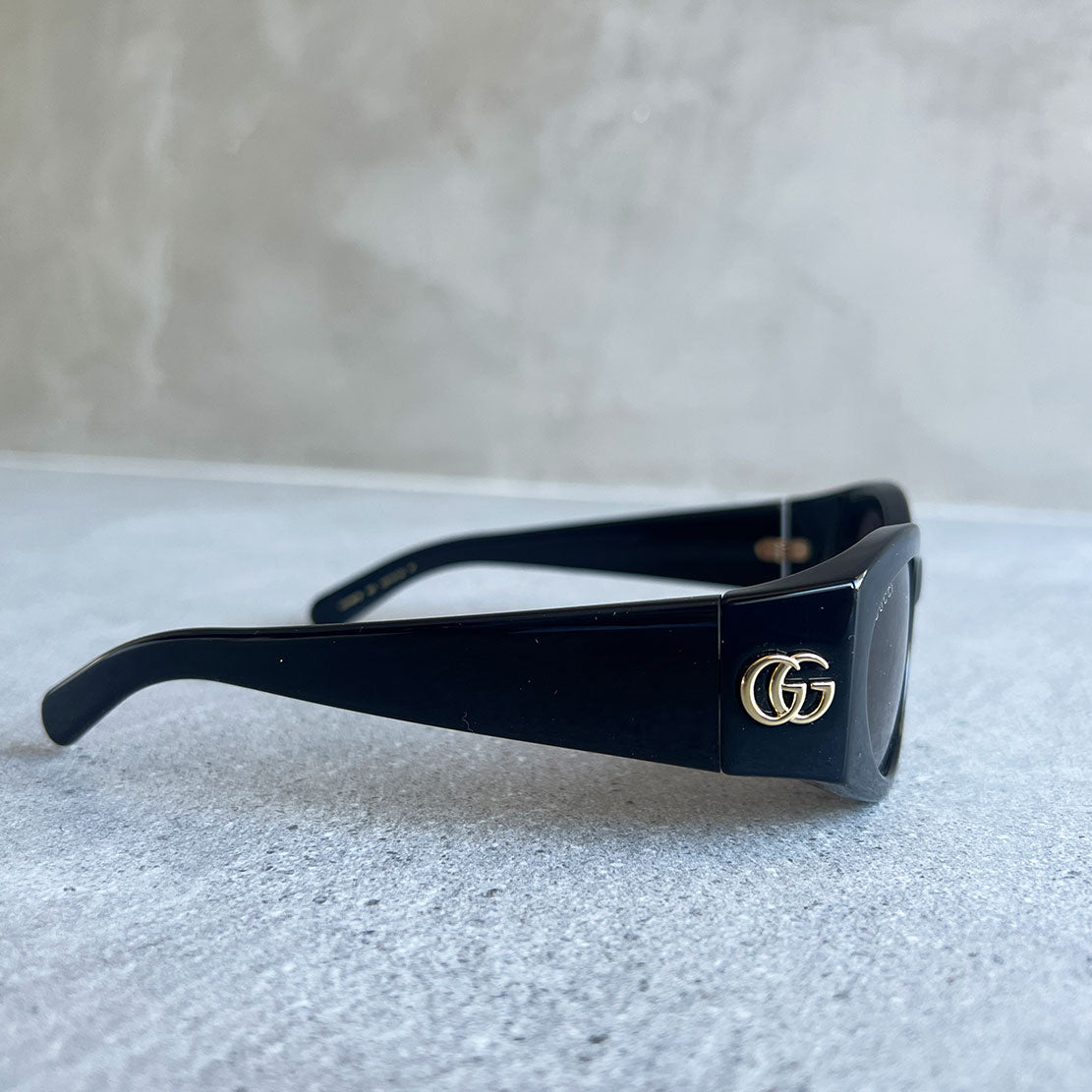 GG1401S GGC Oval Wrap Black Sunglasses - Polarized UV Protection for Men & Women - Perfect for Driving, Running, and Outdoor Activities