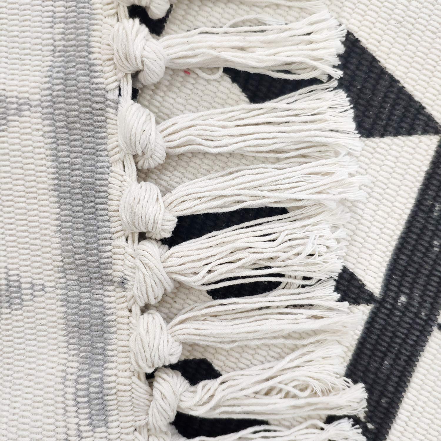 USTIDE Black & Cream Bohemian Runner Rug - Farmhouse Retro Shag Rag Rug, Large 4x6ft Washable Cotton Accent Rug for Living Room, Bedroom & Entryway - Soft Natural Floor Mat for Home Decor